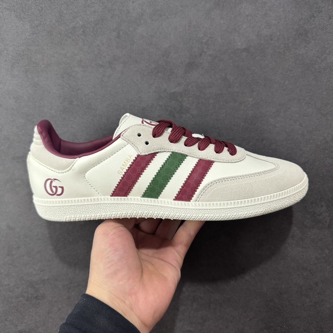 【定制版】adidas originals Samba OG x GUCCI 灰白红 桑巴舞系列复古经典轻便板鞋 此款以简约大方的造型设计 给人以随性休闲的时尚格调 穿着舒适轻便,运动灵活自如 满足日常个性穿搭 货号:GJ75802 尺码:36 36.5 37 38 38.5 39 40 40.5 41 42 42.5 43 44 44.5 45-选品中心