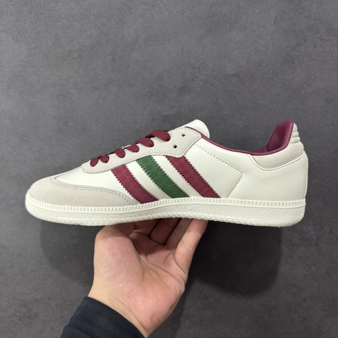 图片[2]-【定制版】adidas originals Samba OG x GUCCI 灰白红 桑巴舞系列复古经典轻便板鞋 此款以简约大方的造型设计 给人以随性休闲的时尚格调 穿着舒适轻便，运动灵活自如 满足日常个性穿搭 货号：GJ75802 尺码：36 36.5 37 38 38.5 39 40 40.5 41 42 42.5 43 44 44.5 45-选品中心
