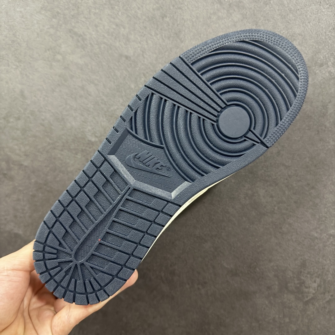 图片[9]-【定制版】Travis Scott x Fragment Design x Air Jordan 1 Low OG SP AJ1 乔1 闪电联名 低帮文化休闲板鞋 LK1099-065  #多方联名合作融合了Travis Scott 独特的音乐风格，藤原浩个性的设计风格以及Jordan品牌的经典元素 使其成为一双具有独特身份和价值的鞋子 清新而立体的外观加上联名标识更突出了其独特身份 这种配色方案显示出活力和时尚感 在视觉上引人注目 鞋身的质感和细腻的细节处理使其显得高端而格调十足 这款“倒钩”联名是设计与创意完美结合 融合多方的个性风格是一款备受瞩目的潮流鞋款  尺码：36 36.5 37.5 38 38.5 39 40 40.5 41 42 42.5 43 44 44.5 45-选品中心