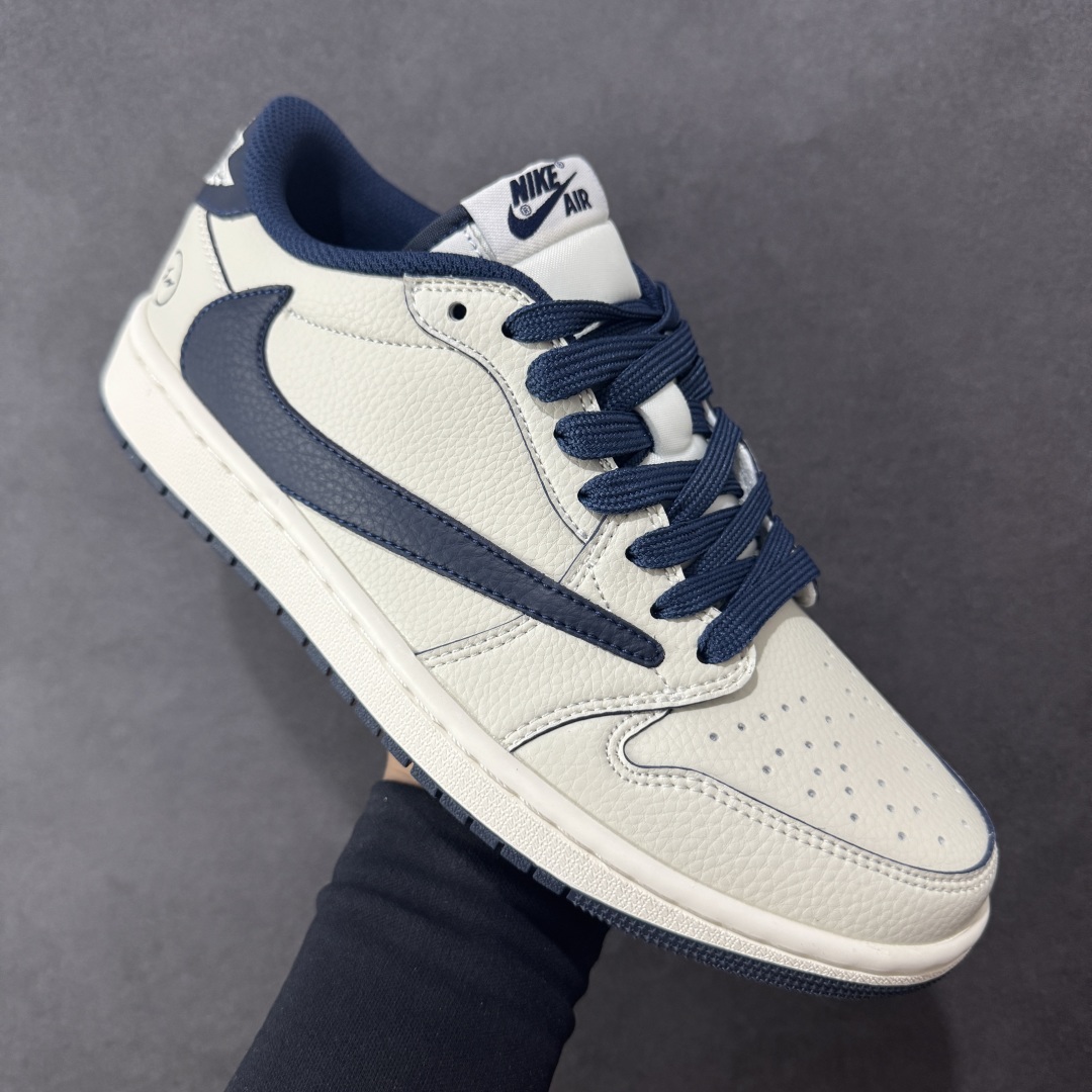 图片[3]-【定制版】Travis Scott x Fragment Design x Air Jordan 1 Low OG SP AJ1 乔1 闪电联名 低帮文化休闲板鞋 LK1099-065  #多方联名合作融合了Travis Scott 独特的音乐风格，藤原浩个性的设计风格以及Jordan品牌的经典元素 使其成为一双具有独特身份和价值的鞋子 清新而立体的外观加上联名标识更突出了其独特身份 这种配色方案显示出活力和时尚感 在视觉上引人注目 鞋身的质感和细腻的细节处理使其显得高端而格调十足 这款“倒钩”联名是设计与创意完美结合 融合多方的个性风格是一款备受瞩目的潮流鞋款  尺码：36 36.5 37.5 38 38.5 39 40 40.5 41 42 42.5 43 44 44.5 45-选品中心
