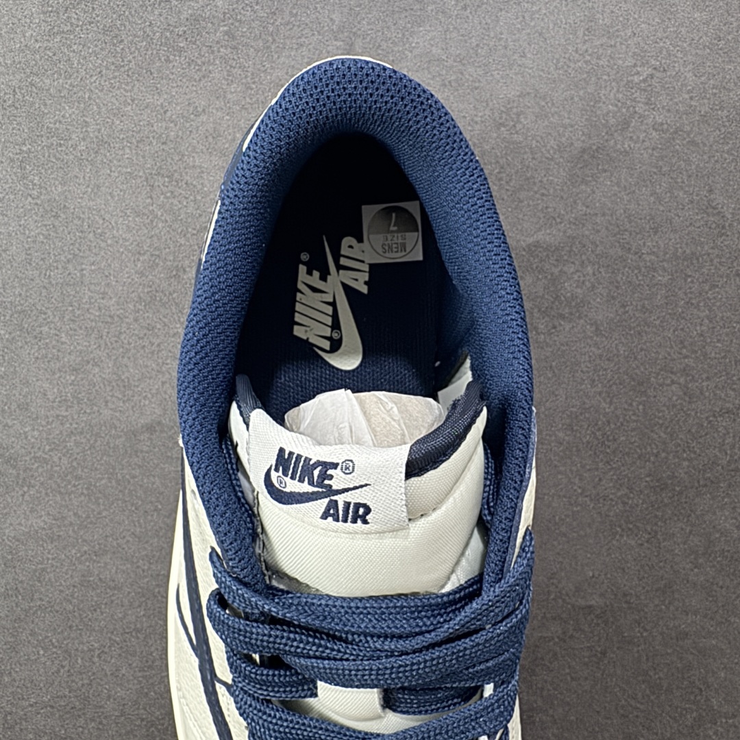 图片[7]-【定制版】Travis Scott x Fragment Design x Air Jordan 1 Low OG SP AJ1 乔1 闪电联名 低帮文化休闲板鞋 LK1099-065  #多方联名合作融合了Travis Scott 独特的音乐风格，藤原浩个性的设计风格以及Jordan品牌的经典元素 使其成为一双具有独特身份和价值的鞋子 清新而立体的外观加上联名标识更突出了其独特身份 这种配色方案显示出活力和时尚感 在视觉上引人注目 鞋身的质感和细腻的细节处理使其显得高端而格调十足 这款“倒钩”联名是设计与创意完美结合 融合多方的个性风格是一款备受瞩目的潮流鞋款  尺码：36 36.5 37.5 38 38.5 39 40 40.5 41 42 42.5 43 44 44.5 45-选品中心