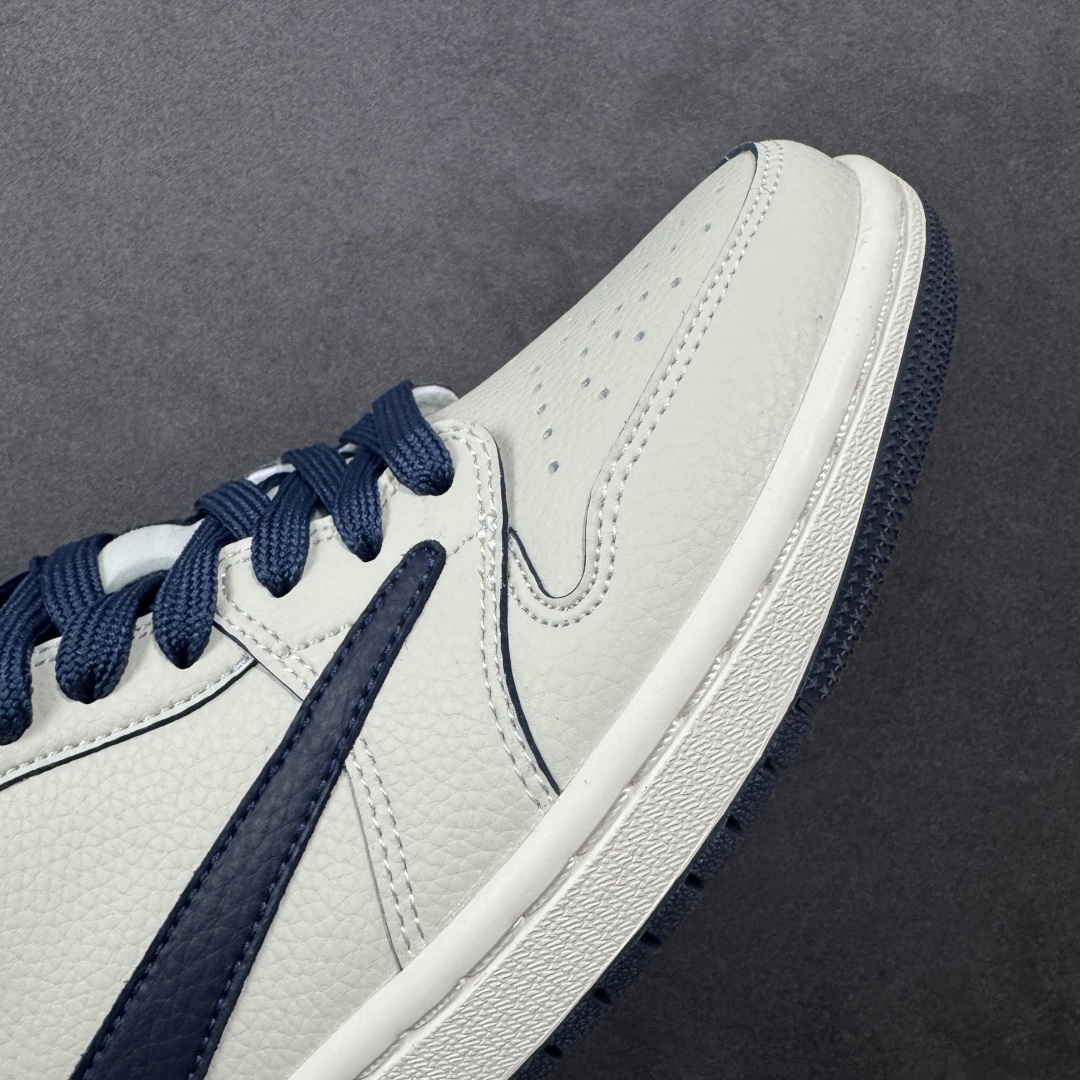 图片[5]-【定制版】Travis Scott x Fragment Design x Air Jordan 1 Low OG SP AJ1 乔1 闪电联名 低帮文化休闲板鞋 LK1099-065  #多方联名合作融合了Travis Scott 独特的音乐风格，藤原浩个性的设计风格以及Jordan品牌的经典元素 使其成为一双具有独特身份和价值的鞋子 清新而立体的外观加上联名标识更突出了其独特身份 这种配色方案显示出活力和时尚感 在视觉上引人注目 鞋身的质感和细腻的细节处理使其显得高端而格调十足 这款“倒钩”联名是设计与创意完美结合 融合多方的个性风格是一款备受瞩目的潮流鞋款  尺码：36 36.5 37.5 38 38.5 39 40 40.5 41 42 42.5 43 44 44.5 45-选品中心