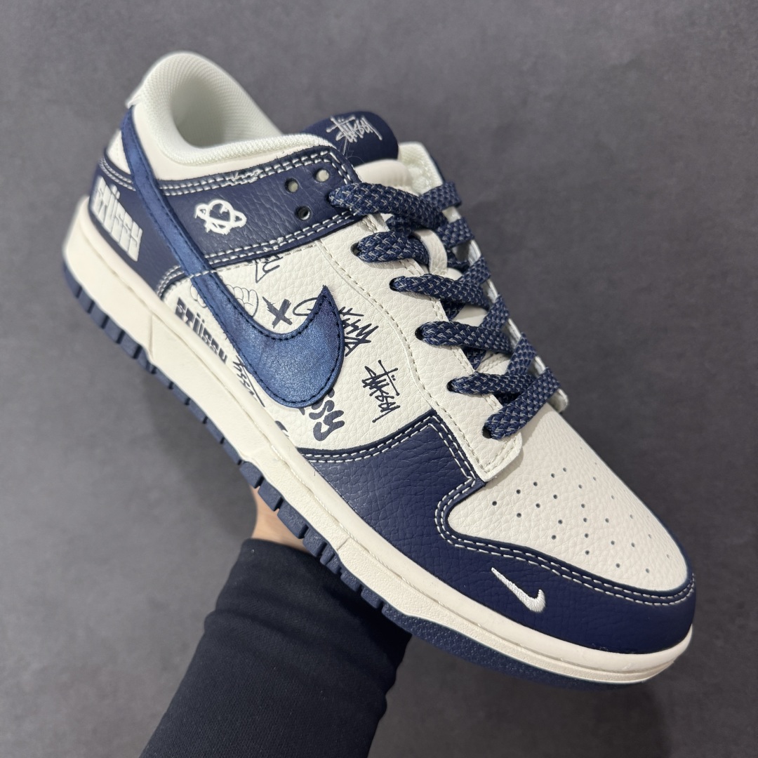 图片[3]-【定制版】Nike SB Dunk Low 斯图西联名 周年高端定制 低帮休闲板鞋 XS6089-589  #定制鞋盒 大厂纯原品质出货 超高清洁度 皮料切割干净无任何毛边 细节完美   尺码：36 36.5 37.5 38 38.5 39 40 40.5 41 42 42.5 43 44 44.5 45-选品中心