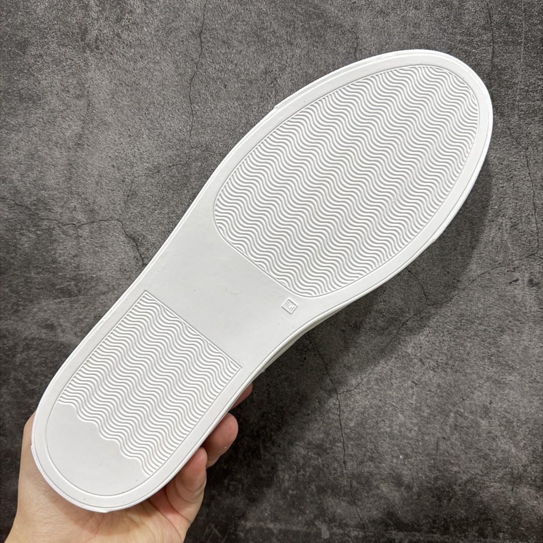 
【莞产渠道版】Common Projects 扁头数字小白鞋 
经典小白鞋 为了此款鞋子做到极致 
已