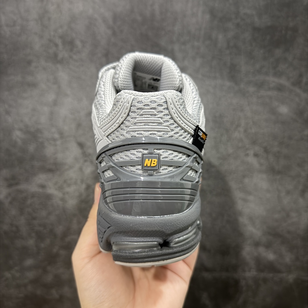 图片[4]-【纯原版】NB新百伦New Balance NB1906 U1906ROA系列复古老爹风休闲运动慢跑鞋 采用轻质牛剖革拼接透气网眼衬垫织物鞋面材质#T-Beam大底提供足步弓支撑，保持步态稳定#后跟搭载外露缓震胶 鞋身整体以各种深浅不一的灰色覆盖，鞋头以淡蓝色调装饰，网眼衬垫通过不规律的色块实现做旧的美感，泛黄的鞋底更是进一步增添了复古气息。 尺码：36 37 37.5 38 38.5 39.5 40 40.5 41.5 42 42.5 43 44 45 46.5-选品中心