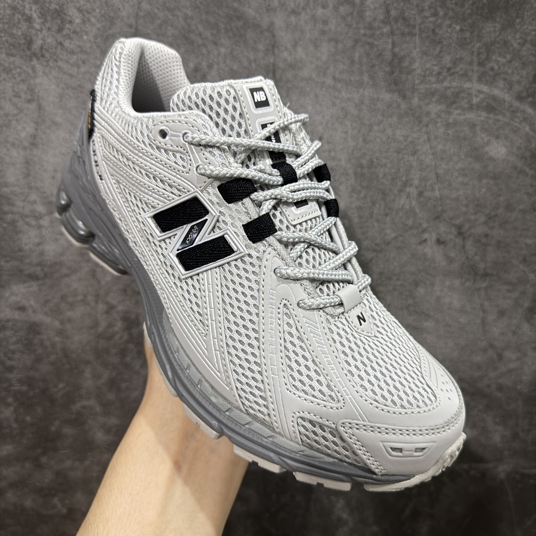 图片[3]-【纯原版】NB新百伦New Balance NB1906 U1906ROA系列复古老爹风休闲运动慢跑鞋 采用轻质牛剖革拼接透气网眼衬垫织物鞋面材质#T-Beam大底提供足步弓支撑，保持步态稳定#后跟搭载外露缓震胶 鞋身整体以各种深浅不一的灰色覆盖，鞋头以淡蓝色调装饰，网眼衬垫通过不规律的色块实现做旧的美感，泛黄的鞋底更是进一步增添了复古气息。 尺码：36 37 37.5 38 38.5 39.5 40 40.5 41.5 42 42.5 43 44 45 46.5-选品中心