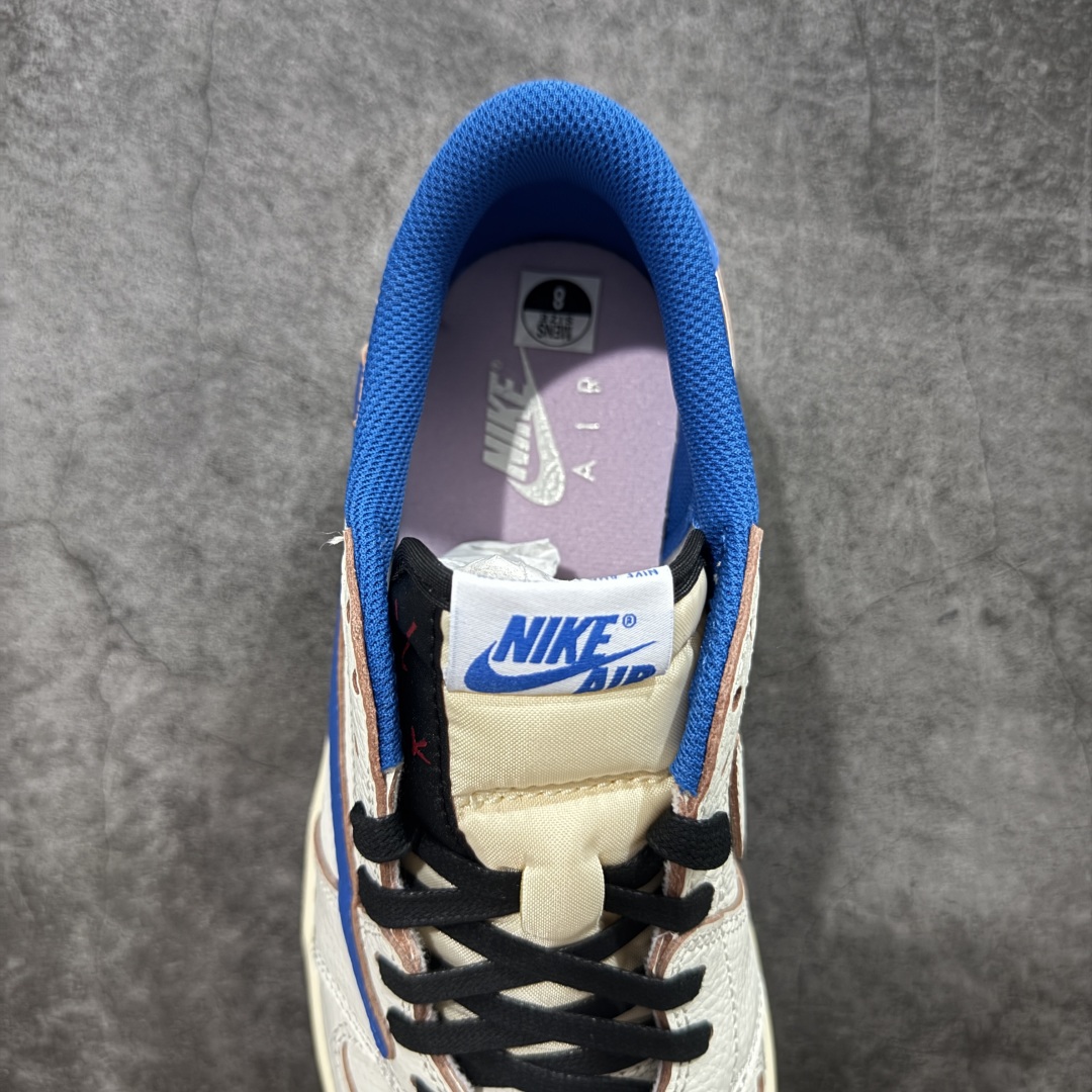 图片[8]-【S2版本】Travis Scott x Air Jordan AJ1 Low OG SP TS联名倒钩低帮 白蓝闪电2.0 DM7866-104 知名大厂出品 纯原第一梯队版本 产品品控稳定性领先行业 各方面均可对飙市面通货版 SZ原厂全套原楦原纸板冲刀磨具开发 原厂皮料加持 原厂港宝加持定型后跟R度完美 同源原厂电绣 鬼脸飞翼针数密度立体效果一致 百分百一致原鞋 原厂拉帮工艺 针距密度一致 后跟弧度收口自然不对折 极致一眼正品既视感 进口玻璃冲刀皮料裁剪零毛边 全鞋电脑针车工艺 品控清洁度最高QC检验标准 免检产品 原厂订购鞋盒、鞋标、防尘纸、鞋撑、鞋带 追求极致的原厂味道！ 尺码：36-48.5-选品中心