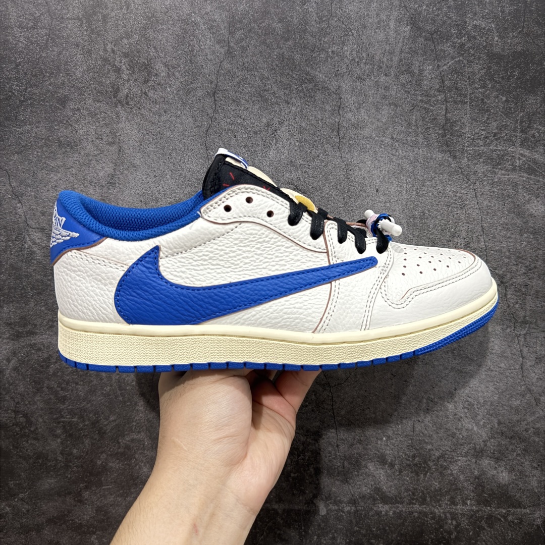 【S2版本】Travis Scott x Air Jordan AJ1 Low OG SP TS联名倒钩低帮 白蓝闪电2.0 DM7866-104 知名大厂出品 纯原第一梯队版本 产品品控稳定性领先行业 各方面均可对飙市面通货版 SZ原厂全套原楦原纸板冲刀磨具开发 原厂皮料加持 原厂港宝加持定型后跟R度完美 同源原厂电绣 鬼脸飞翼针数密度立体效果一致 百分百一致原鞋 原厂拉帮工艺 针距密度一致 后跟弧度收口自然不对折 极致一眼正品既视感 进口玻璃冲刀皮料裁剪零毛边 全鞋电脑针车工艺 品控清洁度最高QC检验标准 免检产品 原厂订购鞋盒、鞋标、防尘纸、鞋撑、鞋带 追求极致的原厂味道! 尺码:36-48.5-选品中心