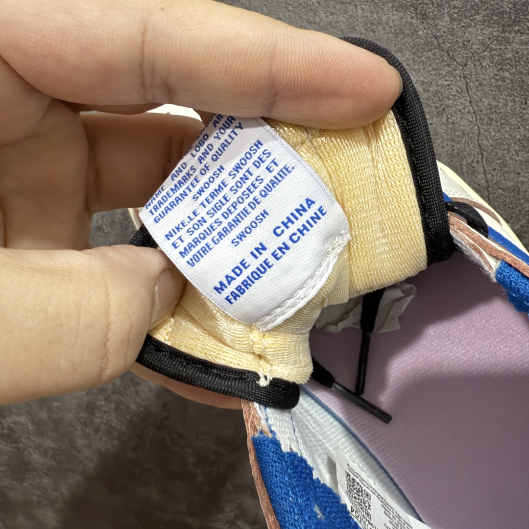 图片[7]-【S2版本】Travis Scott x Air Jordan AJ1 Low OG SP TS联名倒钩低帮 白蓝闪电2.0 DM7866-104 知名大厂出品 纯原第一梯队版本 产品品控稳定性领先行业 各方面均可对飙市面通货版 SZ原厂全套原楦原纸板冲刀磨具开发 原厂皮料加持 原厂港宝加持定型后跟R度完美 同源原厂电绣 鬼脸飞翼针数密度立体效果一致 百分百一致原鞋 原厂拉帮工艺 针距密度一致 后跟弧度收口自然不对折 极致一眼正品既视感 进口玻璃冲刀皮料裁剪零毛边 全鞋电脑针车工艺 品控清洁度最高QC检验标准 免检产品 原厂订购鞋盒、鞋标、防尘纸、鞋撑、鞋带 追求极致的原厂味道！ 尺码：36-48.5-选品中心