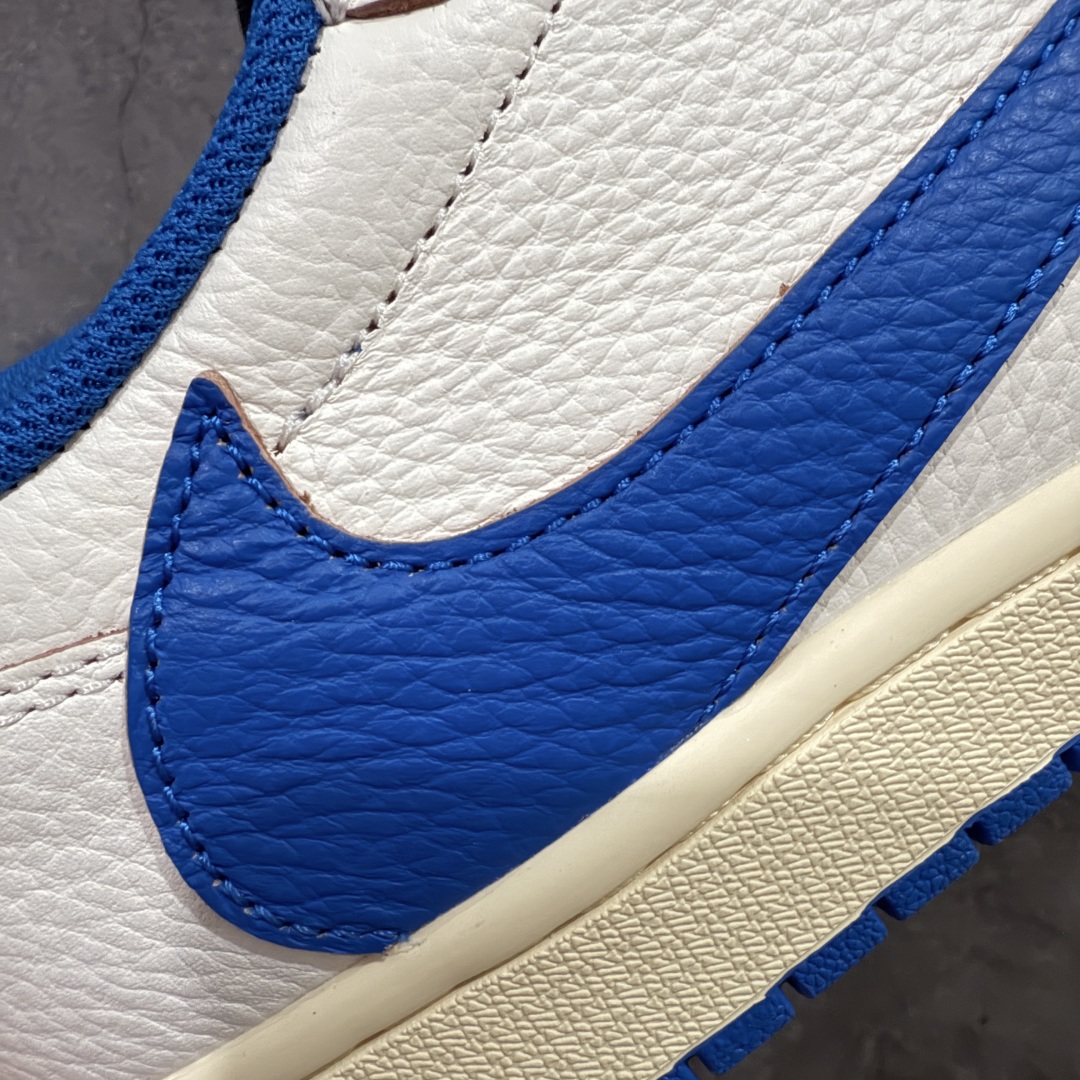 图片[3]-【S2版本】Travis Scott x Air Jordan AJ1 Low OG SP TS联名倒钩低帮 白蓝闪电2.0 DM7866-104 知名大厂出品 纯原第一梯队版本 产品品控稳定性领先行业 各方面均可对飙市面通货版 SZ原厂全套原楦原纸板冲刀磨具开发 原厂皮料加持 原厂港宝加持定型后跟R度完美 同源原厂电绣 鬼脸飞翼针数密度立体效果一致 百分百一致原鞋 原厂拉帮工艺 针距密度一致 后跟弧度收口自然不对折 极致一眼正品既视感 进口玻璃冲刀皮料裁剪零毛边 全鞋电脑针车工艺 品控清洁度最高QC检验标准 免检产品 原厂订购鞋盒、鞋标、防尘纸、鞋撑、鞋带 追求极致的原厂味道！ 尺码：36-48.5-选品中心