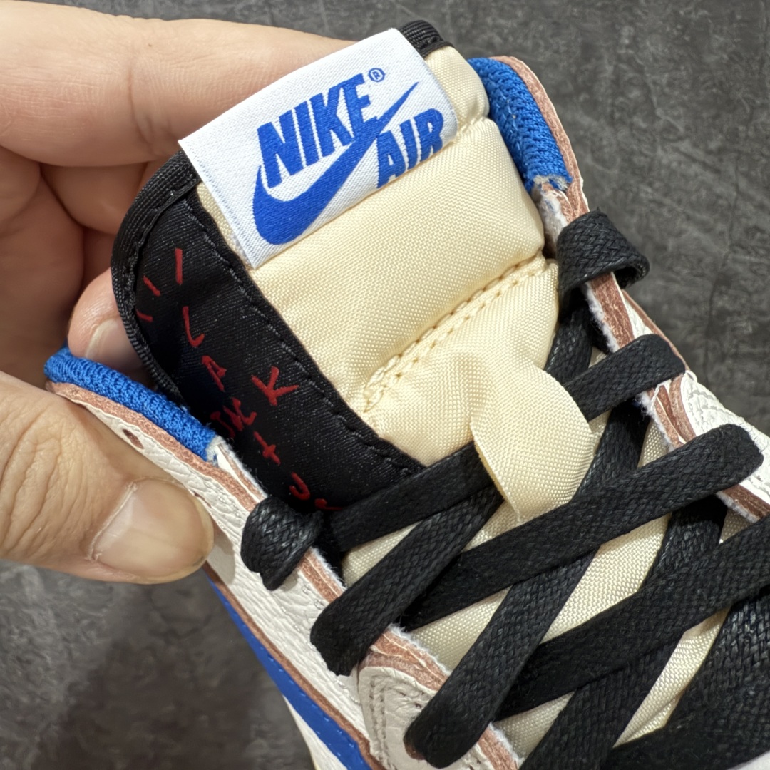 图片[6]-【S2版本】Travis Scott x Air Jordan AJ1 Low OG SP TS联名倒钩低帮 白蓝闪电2.0 DM7866-104 知名大厂出品 纯原第一梯队版本 产品品控稳定性领先行业 各方面均可对飙市面通货版 SZ原厂全套原楦原纸板冲刀磨具开发 原厂皮料加持 原厂港宝加持定型后跟R度完美 同源原厂电绣 鬼脸飞翼针数密度立体效果一致 百分百一致原鞋 原厂拉帮工艺 针距密度一致 后跟弧度收口自然不对折 极致一眼正品既视感 进口玻璃冲刀皮料裁剪零毛边 全鞋电脑针车工艺 品控清洁度最高QC检验标准 免检产品 原厂订购鞋盒、鞋标、防尘纸、鞋撑、鞋带 追求极致的原厂味道！ 尺码：36-48.5-选品中心