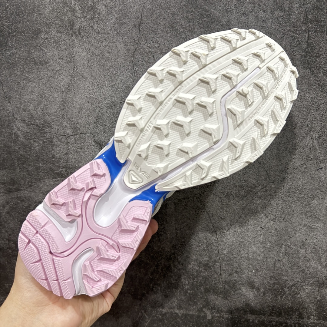 图片[9]-【666版本】SALOMON 萨洛蒙 XT-WHISPER 舒适百搭耐磨轻便低帮 休闲越野训练城市通勤跑步鞋 男女同款 白蓝色 纯原外贸平台特供订单 耗时半年巨作 #全套原纸板楦头开发 #原厂特供网布配套加持 #确保原汁原味 完美呈现版型 #原档数据独家私模五层组合大底 #男女鞋同步官方开发至46 #原装Ortholite轻量化鞋垫 #中底布带钢印编号 原厂TPU锁扣 #进口港宝加持 后跟自然饱满 还原公司包裹性 #鞋面采用SENSIFT贴合技术 #全方位贴合包裹脚型 #鞋跟部鞋底牵引设计 #提供强大的抓地性能 #更适应野外崎岖不平的道路 #基于 SALOMON 初代 XT 鞋身造型并搭载 4D ADVANCED CHASSIS™ 大底打造而成 为这款 XT-WHISPER 带来了多项足部控制与保护等功能性 如在运动过程中控制左右晃动的过程而提高稳定性、改善长途越野过程中足中到足尖的过渡、提高感知岩石的精确度以抵抗尖锐物体对脚底的伤害以及采用动态缓冲来增强穿着舒适感 从而减轻疲劳感 使 XT-WHISPER 成为一双舒适且安全的户外之履 货号：479821 尺码：36 36.5 37.5 38 38.5 39 40 40.5 41 42 42.5 43 44 45 46-选品中心