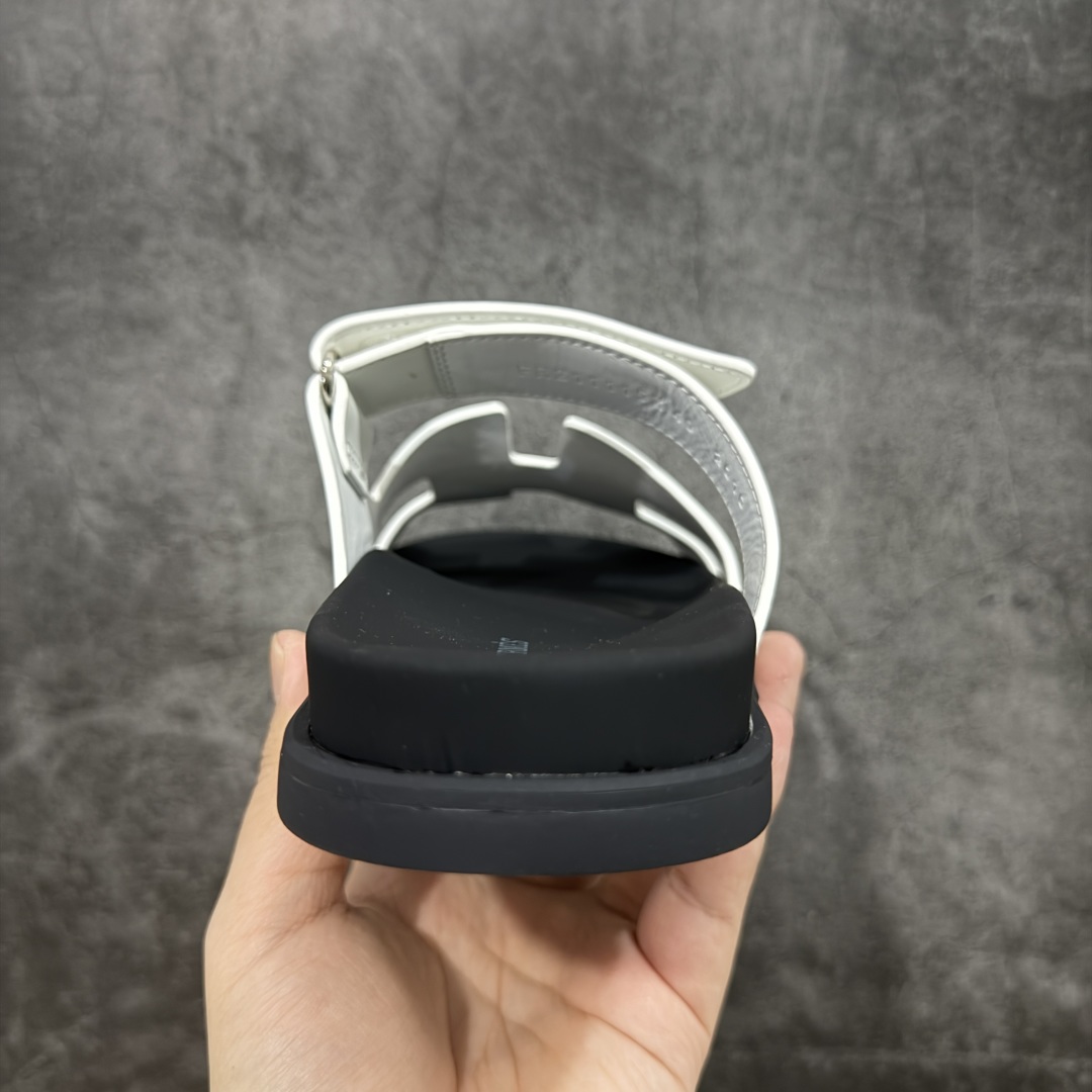 图片[4]-【HZ渠道版】HERMES 爱马仕 Chypre 平底一字拖鞋 经典系列2025 最新经典款拖鞋 经典皮面/呢绒/牛津面 今年绝比小爆款系列 高端零售可主推款。 原版一比一开发 专柜正品以发售 平台开始预售已上架，Zp 7000-10000+ 大家放心选购 品质超赞👍 全鞋全真牛皮 私模独立开发原大底 市场独家 压花工艺 几乎接近一致 全套专柜一致包装。 尺码：35 36 37 38 39 40 41 42 43 44 45 46 不偏码-选品中心