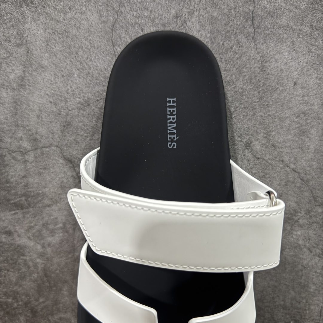 图片[8]-【HZ渠道版】HERMES 爱马仕 Chypre 平底一字拖鞋 经典系列2025 最新经典款拖鞋 经典皮面/呢绒/牛津面 今年绝比小爆款系列 高端零售可主推款。 原版一比一开发 专柜正品以发售 平台开始预售已上架，Zp 7000-10000+ 大家放心选购 品质超赞👍 全鞋全真牛皮 私模独立开发原大底 市场独家 压花工艺 几乎接近一致 全套专柜一致包装。 尺码：35 36 37 38 39 40 41 42 43 44 45 46 不偏码-选品中心