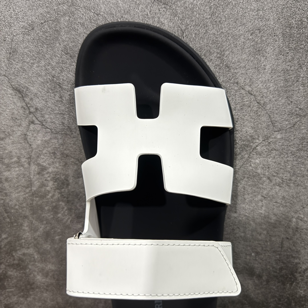 图片[5]-【HZ渠道版】HERMES 爱马仕 Chypre 平底一字拖鞋 经典系列2025 最新经典款拖鞋 经典皮面/呢绒/牛津面 今年绝比小爆款系列 高端零售可主推款。 原版一比一开发 专柜正品以发售 平台开始预售已上架，Zp 7000-10000+ 大家放心选购 品质超赞👍 全鞋全真牛皮 私模独立开发原大底 市场独家 压花工艺 几乎接近一致 全套专柜一致包装。 尺码：35 36 37 38 39 40 41 42 43 44 45 46 不偏码-选品中心