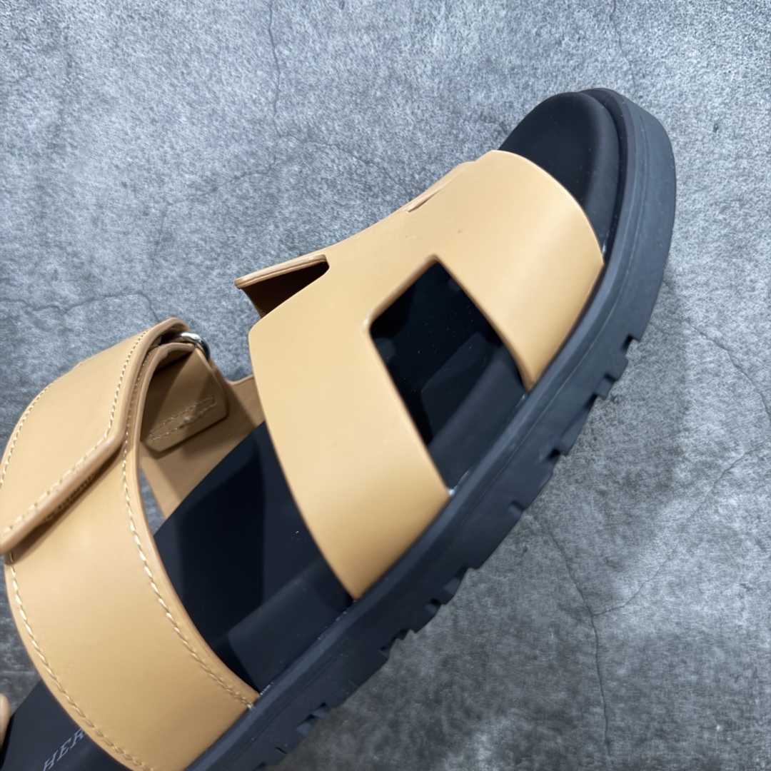 图片[6]-【HZ渠道版】HERMES 爱马仕 Chypre 平底一字拖鞋 经典系列2025 最新经典款拖鞋 经典皮面/呢绒/牛津面 今年绝比小爆款系列 高端零售可主推款。 原版一比一开发 专柜正品以发售 平台开始预售已上架，Zp 7000-10000+ 大家放心选购 品质超赞👍 全鞋全真牛皮 私模独立开发原大底 市场独家 压花工艺 几乎接近一致 全套专柜一致包装。 尺码：35 36 37 38 39 40 41 42 43 44 45 46 不偏码-选品中心