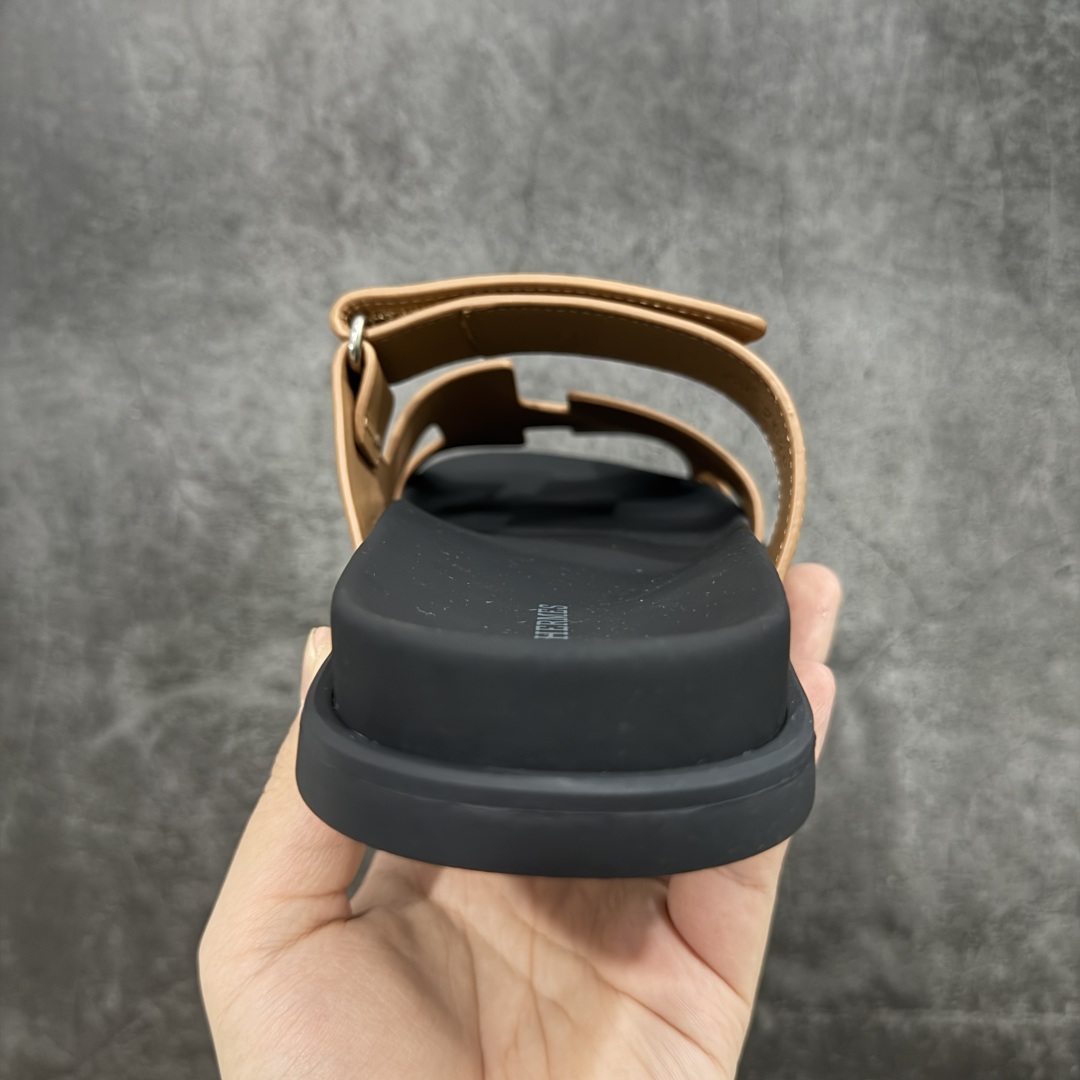 图片[4]-【HZ渠道版】HERMES 爱马仕 Chypre 平底一字拖鞋 经典系列2025 最新经典款拖鞋 经典皮面/呢绒/牛津面 今年绝比小爆款系列 高端零售可主推款。 原版一比一开发 专柜正品以发售 平台开始预售已上架，Zp 7000-10000+ 大家放心选购 品质超赞👍 全鞋全真牛皮 私模独立开发原大底 市场独家 压花工艺 几乎接近一致 全套专柜一致包装。 尺码：35 36 37 38 39 40 41 42 43 44 45 46 不偏码-选品中心