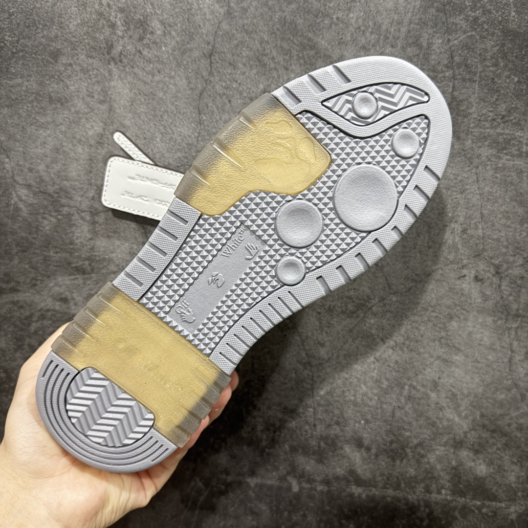 图片[9]-【纯原版】OFF-WHITE Out Of Office OW低帮时尚板鞋 黑灰 杨幂同款 由经典配色打造 箭头符号、ZipTie 标签、1ogo印花等经典元素皆在此呈现 让人一眼明了 Off-White 的潮流身份 单品以黑白配色皮质制成 饰有品牌标志性 zip Tie 束线带吊牌 侧面饰有 Arrows 图案 展现出品牌对街头风格的偏爱 原厂原档案开发 原盒原标原厂头层皮料 官方原版设计 做工细节全方位对比原鞋 尺码：36 37 38 39 40 41 42 43 44 45 46 47-选品中心