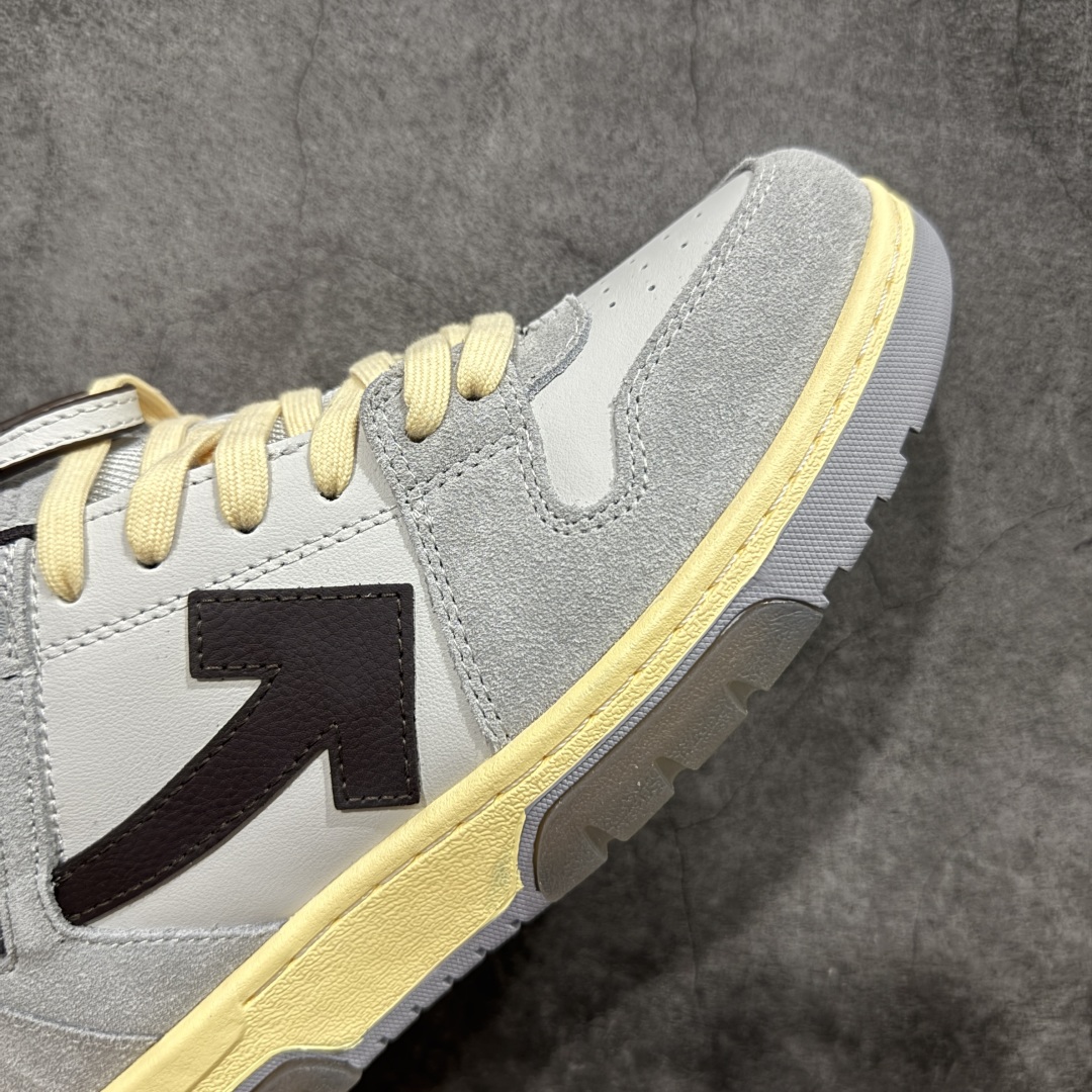 图片[6]-【纯原版】OFF-WHITE Out Of Office OW低帮时尚板鞋 黑灰 杨幂同款 由经典配色打造 箭头符号、ZipTie 标签、1ogo印花等经典元素皆在此呈现 让人一眼明了 Off-White 的潮流身份 单品以黑白配色皮质制成 饰有品牌标志性 zip Tie 束线带吊牌 侧面饰有 Arrows 图案 展现出品牌对街头风格的偏爱 原厂原档案开发 原盒原标原厂头层皮料 官方原版设计 做工细节全方位对比原鞋 尺码：36 37 38 39 40 41 42 43 44 45 46 47-选品中心