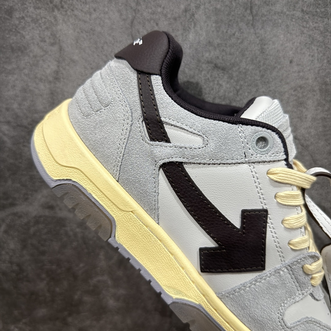 图片[7]-【纯原版】OFF-WHITE Out Of Office OW低帮时尚板鞋 黑灰 杨幂同款 由经典配色打造 箭头符号、ZipTie 标签、1ogo印花等经典元素皆在此呈现 让人一眼明了 Off-White 的潮流身份 单品以黑白配色皮质制成 饰有品牌标志性 zip Tie 束线带吊牌 侧面饰有 Arrows 图案 展现出品牌对街头风格的偏爱 原厂原档案开发 原盒原标原厂头层皮料 官方原版设计 做工细节全方位对比原鞋 尺码：36 37 38 39 40 41 42 43 44 45 46 47-选品中心