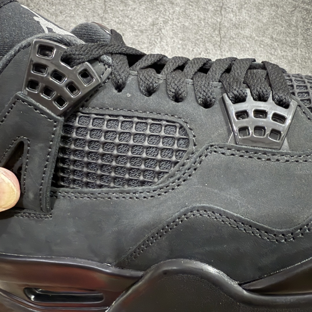 图片[4]-【原厂版】 Air Jordan 4 Retro \”Black Cat\” 乔4 AJ4复刻全新黑猫 2.0 全新升级改良 顶级原厂麂皮绒感到位 原鞋原楦原纸板同源开发 完美呈现乔4的版型 内侧正确双色网格 还原细节 原厂皮料 正确气垫颜色 正确网格工艺 正确拉帮工艺 全鞋原装材料制作 原档案原模具打造 支持全方位与正品对比 尺码：40 40.5 41 42 42.5 43 44 44.5 45 46 47.5-选品中心