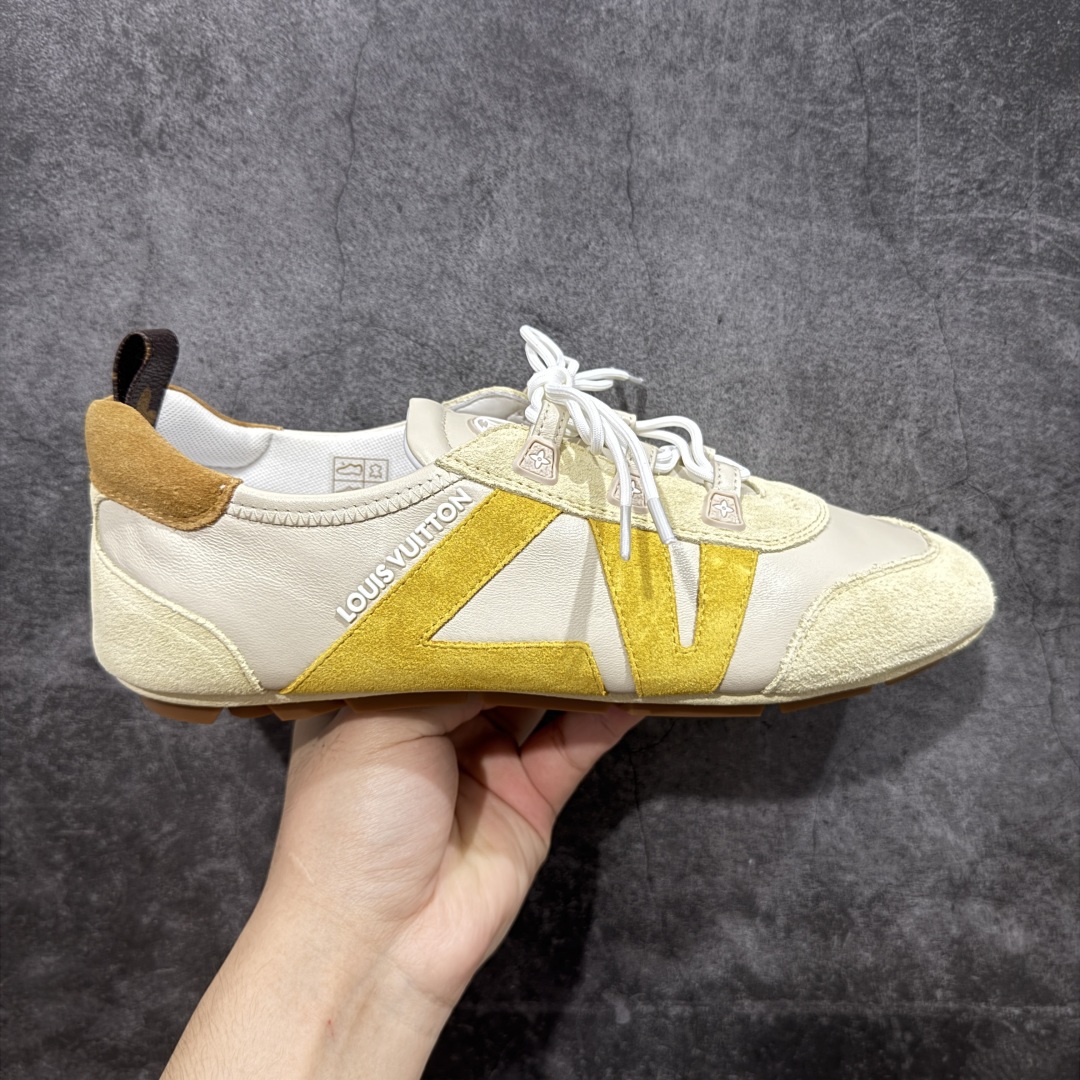 【专柜版/海淘代购】Louis Vuitton 春夏 Sneakerina LV 路易威登 系列运动鞋 德训鞋 平底鞋休闲鞋 海淘代购同渠道品质 高端零售 外贸充正专供 高端礼盒 市场最强级别没有之一💪🏻 原版购入开发 ZP级全套包装 完美楦型 正确卡色 质感媲美原版 细节与原版一致 请注意区分市面通货材 尺码:35 36 37 38 39 40-选品中心