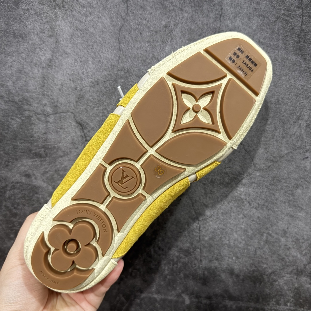 图片[9]-【专柜版/海淘代购】Louis Vuitton 春夏 Sneakerina LV 路易威登 系列运动鞋 德训鞋 平底鞋休闲鞋 海淘代购同渠道品质 高端零售 外贸充正专供 高端礼盒 市场最强级别没有之一💪🏻 原版购入开发 ZP级全套包装 完美楦型 正确卡色 质感媲美原版 细节与原版一致 请注意区分市面通货材 尺码：35 36 37 38 39 40-选品中心