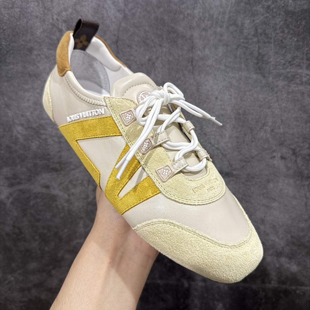 图片[3]-【专柜版/海淘代购】Louis Vuitton 春夏 Sneakerina LV 路易威登 系列运动鞋 德训鞋 平底鞋休闲鞋 海淘代购同渠道品质 高端零售 外贸充正专供 高端礼盒 市场最强级别没有之一💪🏻 原版购入开发 ZP级全套包装 完美楦型 正确卡色 质感媲美原版 细节与原版一致 请注意区分市面通货材 尺码：35 36 37 38 39 40-选品中心