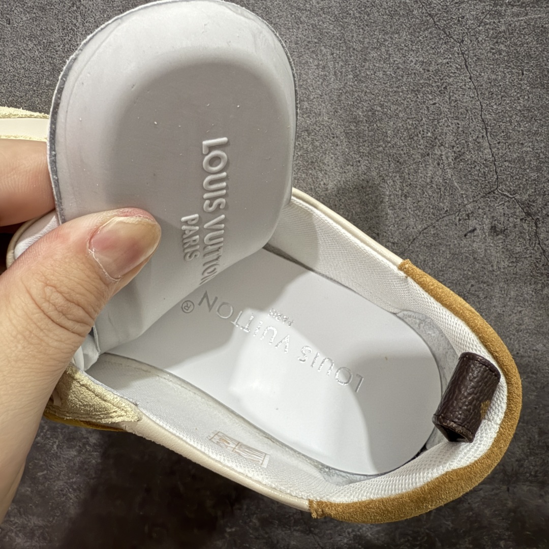 图片[9]-【专柜版/海淘代购】Louis Vuitton 春夏 Sneakerina LV 路易威登 系列运动鞋 德训鞋 平底鞋休闲鞋 海淘代购同渠道品质 高端零售 外贸充正专供 高端礼盒 市场最强级别没有之一💪🏻 原版购入开发 ZP级全套包装 完美楦型 正确卡色 质感媲美原版 细节与原版一致 请注意区分市面通货材 尺码：35 36 37 38 39 40-选品中心