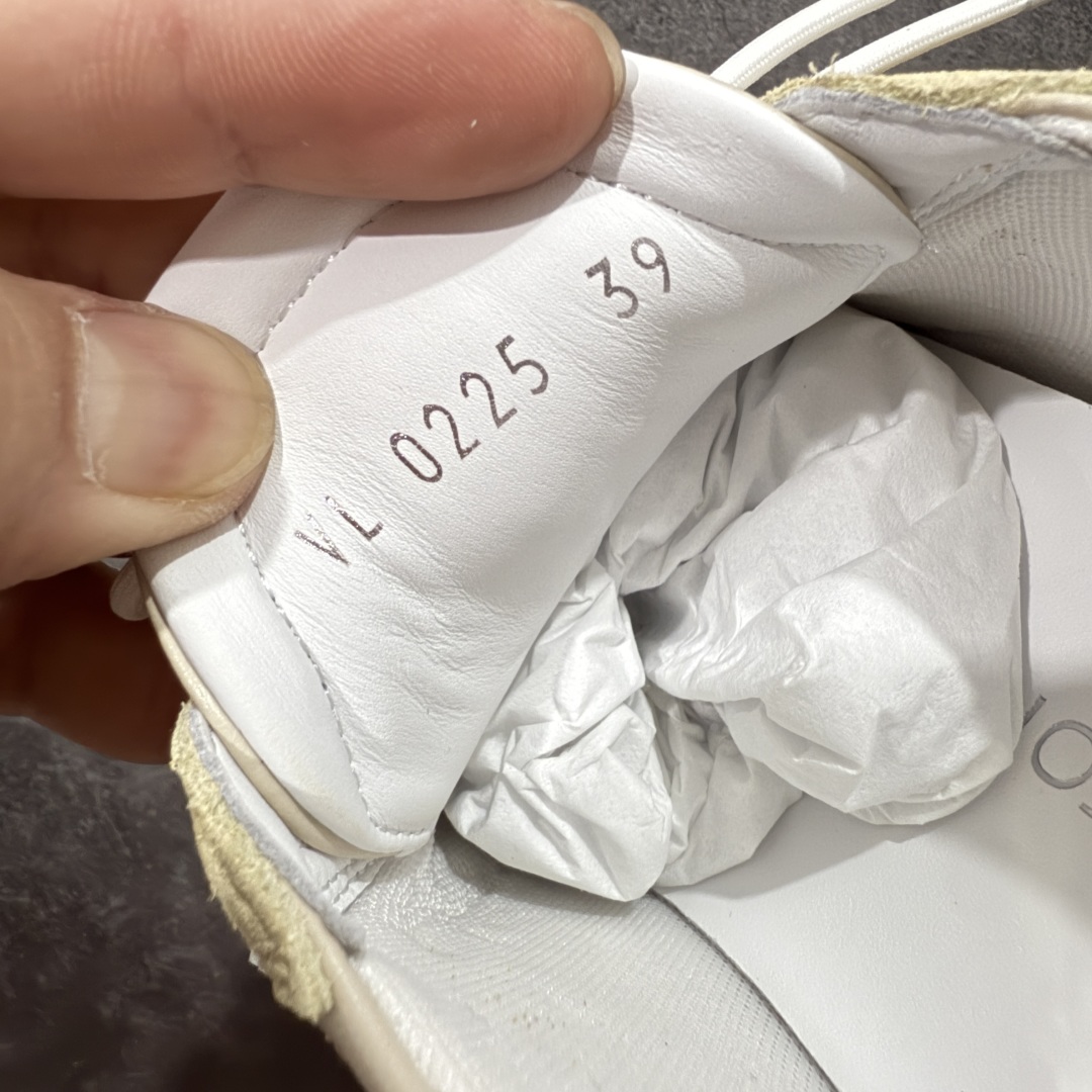 图片[7]-【专柜版/海淘代购】Louis Vuitton 春夏 Sneakerina LV 路易威登 系列运动鞋 德训鞋 平底鞋休闲鞋 海淘代购同渠道品质 高端零售 外贸充正专供 高端礼盒 市场最强级别没有之一💪🏻 原版购入开发 ZP级全套包装 完美楦型 正确卡色 质感媲美原版 细节与原版一致 请注意区分市面通货材 尺码：35 36 37 38 39 40-选品中心