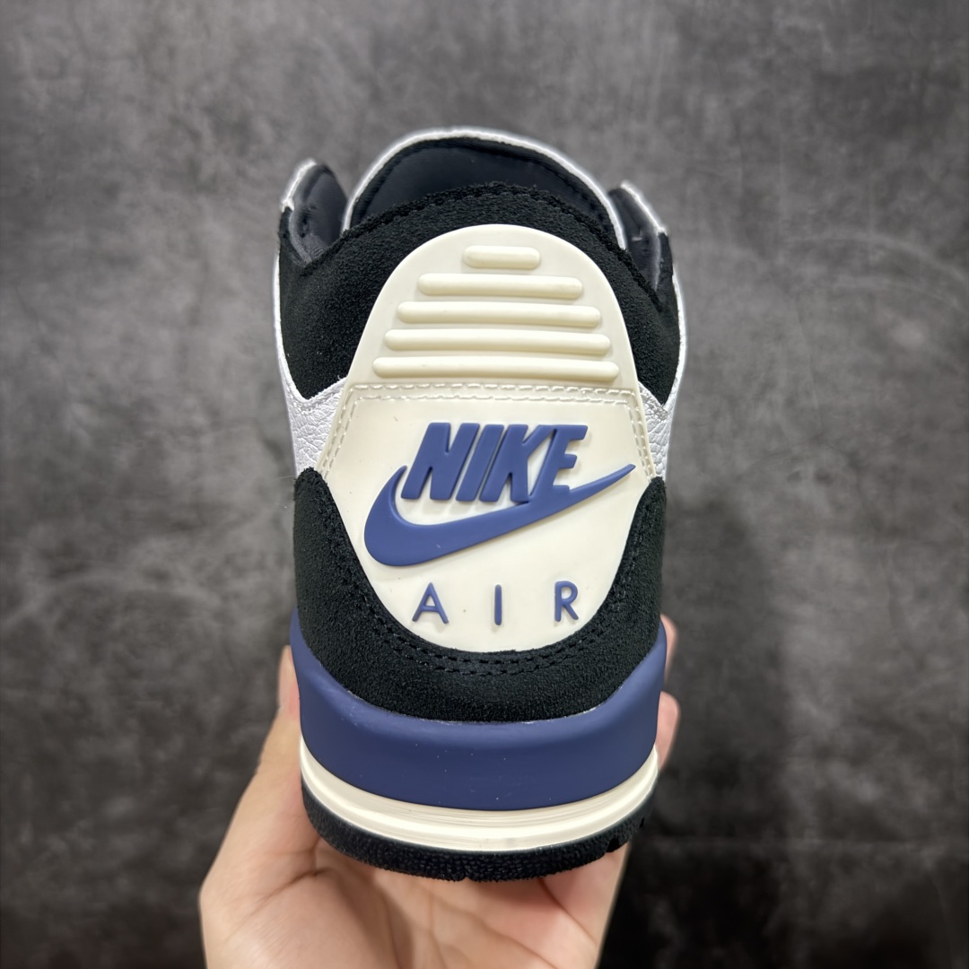 图片[4]-【RN版本】 A Ma Maniére x Air Jordan 3 OG AJ3 x AMM联名白灰蓝 HV8571-100 圈内最强三代系列 匠心打造 开发时长超过半年 目前可过各类鉴定或无法鉴定 裸鞋随便操作 全套原纸板楦头开发 原厂大底磨具加持立体防滑纹理 原装可视Air Sole气垫 原汁原味最完美的三代版型 唯一正确鞋头趴度弧度高度鞋身腰线 原厂TPU彩虹扎染后跟饰片 正确内里反口里网布 皮料菱角分明不变形无多余毛边 广东原厂zp同批次手工大底描漆拉丝 市场唯一原厂鞋扣模具 原厂织唛标 原厂飞人电绣工艺 尾指中部跳三针 独家绑鞋带手法 印刷中底布 四线拉帮 米色美纹纸贴合固定 进口港宝加持 后跟自然饱满 全鞋荧光划线卡点 追求极致完美 每一双都是工艺品 多重QC质检 超越公司货的品控标准 实实在在的免检产品 尺码：40 40.5 41 42 42.5 43 44 44.5 45 45.5 46 47.5 48.5-选品中心