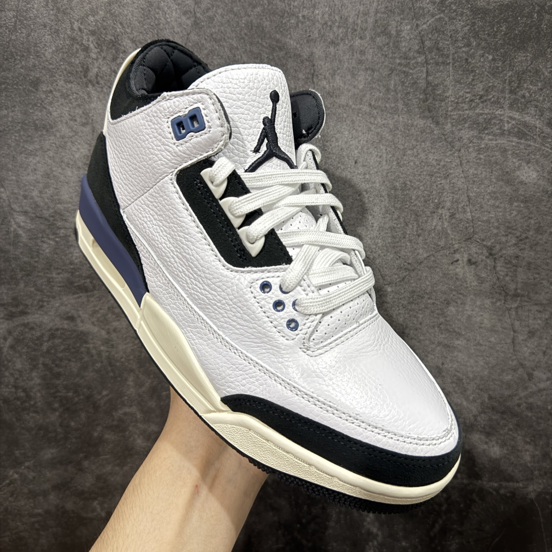 图片[3]-【RN版本】 A Ma Maniére x Air Jordan 3 OG AJ3 x AMM联名白灰蓝 HV8571-100 圈内最强三代系列 匠心打造 开发时长超过半年 目前可过各类鉴定或无法鉴定 裸鞋随便操作 全套原纸板楦头开发 原厂大底磨具加持立体防滑纹理 原装可视Air Sole气垫 原汁原味最完美的三代版型 唯一正确鞋头趴度弧度高度鞋身腰线 原厂TPU彩虹扎染后跟饰片 正确内里反口里网布 皮料菱角分明不变形无多余毛边 广东原厂zp同批次手工大底描漆拉丝 市场唯一原厂鞋扣模具 原厂织唛标 原厂飞人电绣工艺 尾指中部跳三针 独家绑鞋带手法 印刷中底布 四线拉帮 米色美纹纸贴合固定 进口港宝加持 后跟自然饱满 全鞋荧光划线卡点 追求极致完美 每一双都是工艺品 多重QC质检 超越公司货的品控标准 实实在在的免检产品 尺码：40 40.5 41 42 42.5 43 44 44.5 45 45.5 46 47.5 48.5-选品中心