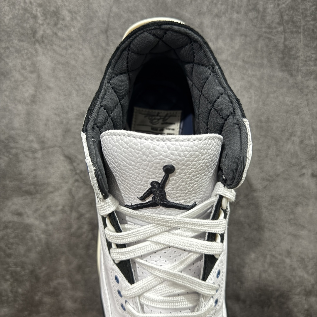 图片[8]-【RN版本】 A Ma Maniére x Air Jordan 3 OG AJ3 x AMM联名白灰蓝 HV8571-100 圈内最强三代系列 匠心打造 开发时长超过半年 目前可过各类鉴定或无法鉴定 裸鞋随便操作 全套原纸板楦头开发 原厂大底磨具加持立体防滑纹理 原装可视Air Sole气垫 原汁原味最完美的三代版型 唯一正确鞋头趴度弧度高度鞋身腰线 原厂TPU彩虹扎染后跟饰片 正确内里反口里网布 皮料菱角分明不变形无多余毛边 广东原厂zp同批次手工大底描漆拉丝 市场唯一原厂鞋扣模具 原厂织唛标 原厂飞人电绣工艺 尾指中部跳三针 独家绑鞋带手法 印刷中底布 四线拉帮 米色美纹纸贴合固定 进口港宝加持 后跟自然饱满 全鞋荧光划线卡点 追求极致完美 每一双都是工艺品 多重QC质检 超越公司货的品控标准 实实在在的免检产品 尺码：40 40.5 41 42 42.5 43 44 44.5 45 45.5 46 47.5 48.5-选品中心