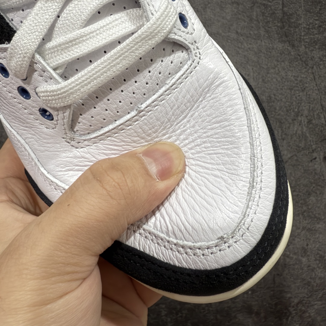 图片[5]-【RN版本】 A Ma Maniére x Air Jordan 3 OG AJ3 x AMM联名白灰蓝 HV8571-100 圈内最强三代系列 匠心打造 开发时长超过半年 目前可过各类鉴定或无法鉴定 裸鞋随便操作 全套原纸板楦头开发 原厂大底磨具加持立体防滑纹理 原装可视Air Sole气垫 原汁原味最完美的三代版型 唯一正确鞋头趴度弧度高度鞋身腰线 原厂TPU彩虹扎染后跟饰片 正确内里反口里网布 皮料菱角分明不变形无多余毛边 广东原厂zp同批次手工大底描漆拉丝 市场唯一原厂鞋扣模具 原厂织唛标 原厂飞人电绣工艺 尾指中部跳三针 独家绑鞋带手法 印刷中底布 四线拉帮 米色美纹纸贴合固定 进口港宝加持 后跟自然饱满 全鞋荧光划线卡点 追求极致完美 每一双都是工艺品 多重QC质检 超越公司货的品控标准 实实在在的免检产品 尺码：40 40.5 41 42 42.5 43 44 44.5 45 45.5 46 47.5 48.5-选品中心