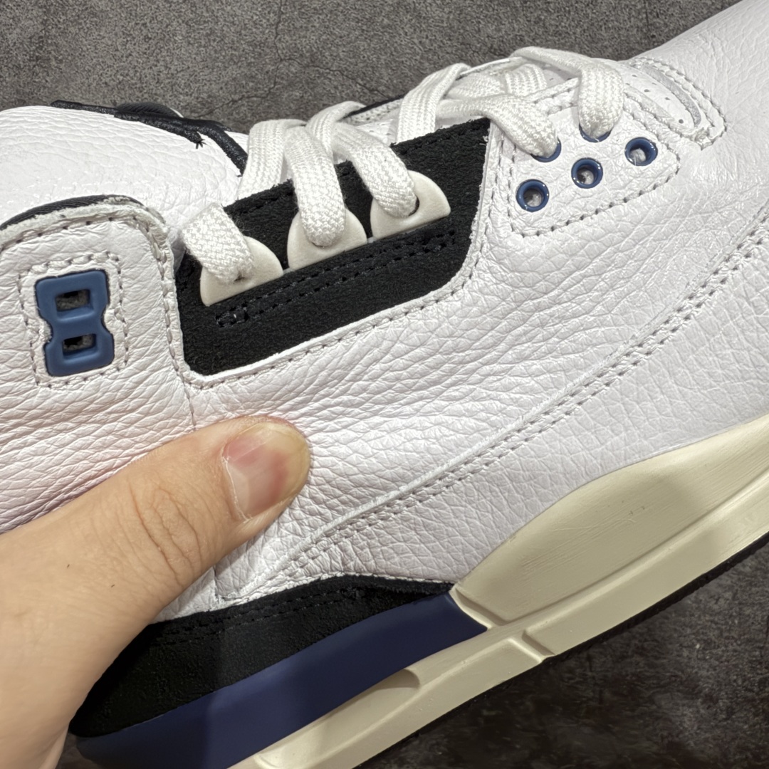 图片[4]-【RN版本】 A Ma Maniére x Air Jordan 3 OG AJ3 x AMM联名白灰蓝 HV8571-100 圈内最强三代系列 匠心打造 开发时长超过半年 目前可过各类鉴定或无法鉴定 裸鞋随便操作 全套原纸板楦头开发 原厂大底磨具加持立体防滑纹理 原装可视Air Sole气垫 原汁原味最完美的三代版型 唯一正确鞋头趴度弧度高度鞋身腰线 原厂TPU彩虹扎染后跟饰片 正确内里反口里网布 皮料菱角分明不变形无多余毛边 广东原厂zp同批次手工大底描漆拉丝 市场唯一原厂鞋扣模具 原厂织唛标 原厂飞人电绣工艺 尾指中部跳三针 独家绑鞋带手法 印刷中底布 四线拉帮 米色美纹纸贴合固定 进口港宝加持 后跟自然饱满 全鞋荧光划线卡点 追求极致完美 每一双都是工艺品 多重QC质检 超越公司货的品控标准 实实在在的免检产品 尺码：40 40.5 41 42 42.5 43 44 44.5 45 45.5 46 47.5 48.5-选品中心