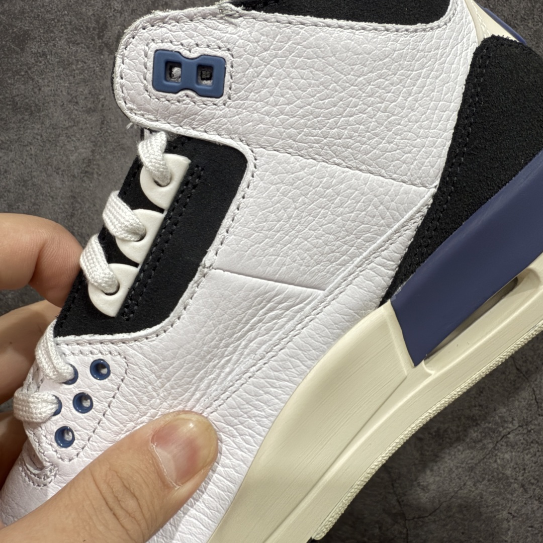 图片[6]-【RN版本】 A Ma Maniére x Air Jordan 3 OG AJ3 x AMM联名白灰蓝 HV8571-100 圈内最强三代系列 匠心打造 开发时长超过半年 目前可过各类鉴定或无法鉴定 裸鞋随便操作 全套原纸板楦头开发 原厂大底磨具加持立体防滑纹理 原装可视Air Sole气垫 原汁原味最完美的三代版型 唯一正确鞋头趴度弧度高度鞋身腰线 原厂TPU彩虹扎染后跟饰片 正确内里反口里网布 皮料菱角分明不变形无多余毛边 广东原厂zp同批次手工大底描漆拉丝 市场唯一原厂鞋扣模具 原厂织唛标 原厂飞人电绣工艺 尾指中部跳三针 独家绑鞋带手法 印刷中底布 四线拉帮 米色美纹纸贴合固定 进口港宝加持 后跟自然饱满 全鞋荧光划线卡点 追求极致完美 每一双都是工艺品 多重QC质检 超越公司货的品控标准 实实在在的免检产品 尺码：40 40.5 41 42 42.5 43 44 44.5 45 45.5 46 47.5 48.5-选品中心
