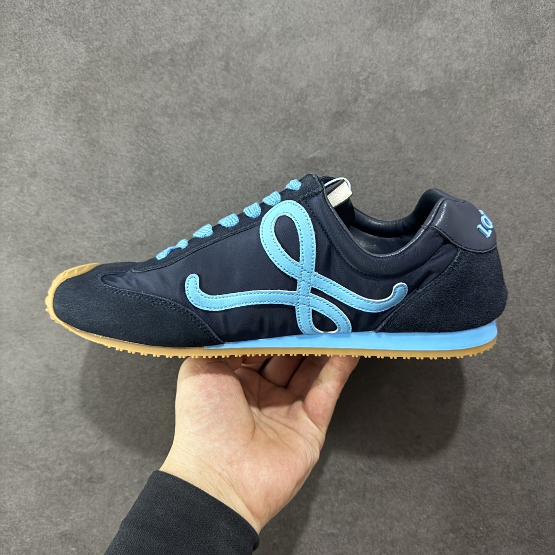 图片[2]-【R版】罗意威Loewe Ballet Runner 2.0 Sneakers 芭蕾舞2.0系列阿甘复古风德训薄底百搭休闲运动鞋 全手工拉帮工艺成型 采用反绒牛皮革拼接头层皮饰片鞋面材质 鞋身原装高密度防刮尼龙面料,极好柔软效果 双层乳胶缓震鞋垫 外部搭配轻量EVA缓震组合橡胶防滑片装外底 尺码：35-40-选品中心