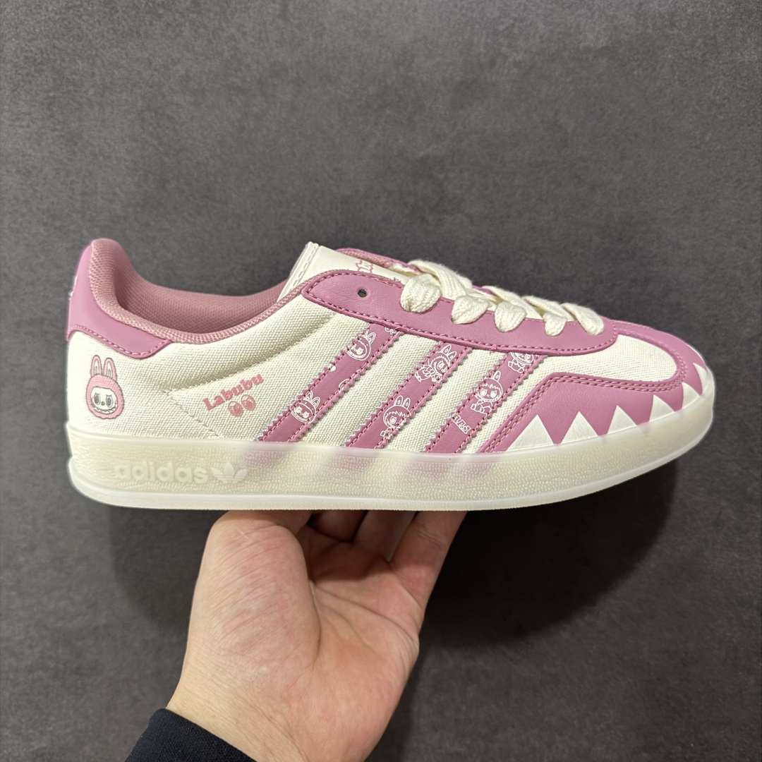 【定制版】adidas originals Samba OG 粉白拉布布 桑巴舞系列复古经典轻便板鞋 此款以简约大方的造型设计 给人以随性休闲的时尚格调 穿着舒适轻便，运动灵活自如 满足日常个性穿搭 货号：DM1234 017 尺码：36 36.5 37 38 38.5 39 40-选品中心