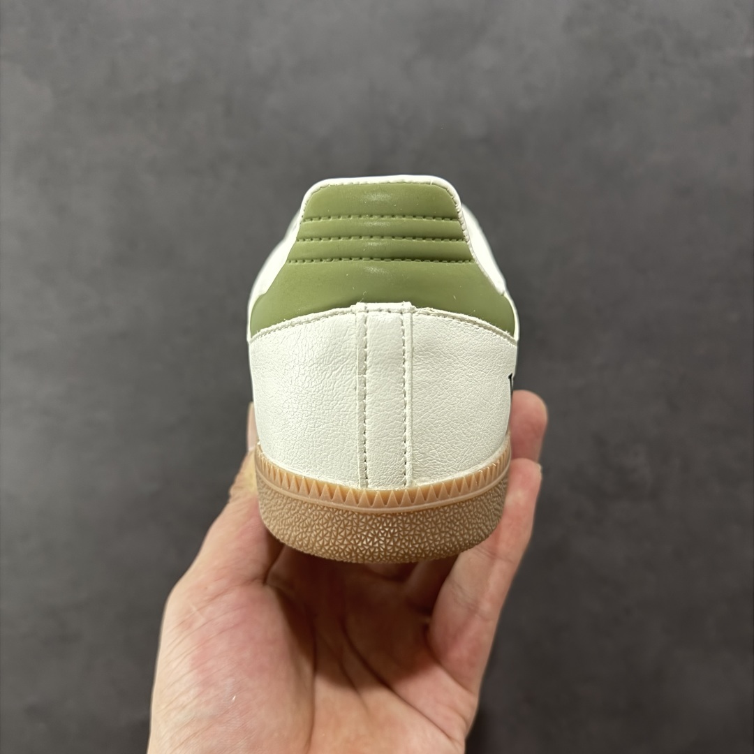 图片[4]-【定制版】AD Original Samba OG 复古经典轻便板鞋 定制配色 这款桑巴鞋展示了高质量的工艺 带有装饰的超锁缝制和无缝的手感 柔软、柔软的皮革造型和标志性的3条纹完成了精致的外观 正规合身鞋带 鞋面上有绒面鞋垫 橡胶鞋底 享受正畸套筒软感 自50年代首次亮相以来就一直在赢得粉丝的青睐 货号：GJ75809 尺码：36 36.5 37.5 38 38.5 39 40 40.5 41 42 42.5 43 44 44.5 45-选品中心