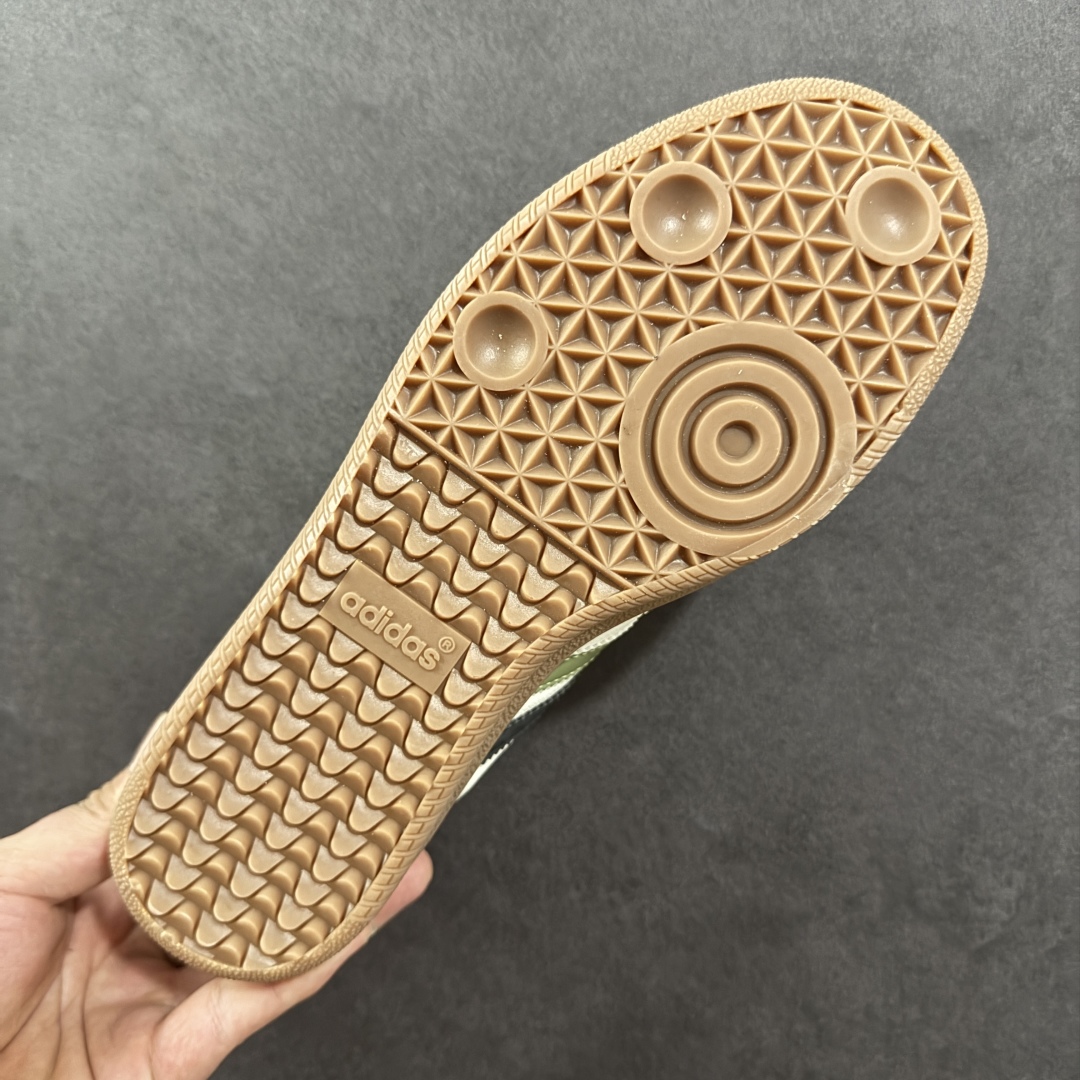 图片[9]-【定制版】AD Original Samba OG 复古经典轻便板鞋 定制配色 这款桑巴鞋展示了高质量的工艺 带有装饰的超锁缝制和无缝的手感 柔软、柔软的皮革造型和标志性的3条纹完成了精致的外观 正规合身鞋带 鞋面上有绒面鞋垫 橡胶鞋底 享受正畸套筒软感 自50年代首次亮相以来就一直在赢得粉丝的青睐 货号：GJ75809 尺码：36 36.5 37.5 38 38.5 39 40 40.5 41 42 42.5 43 44 44.5 45-选品中心