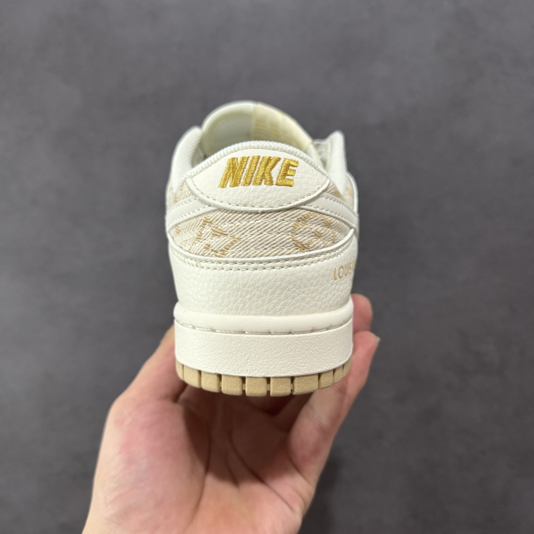 图片[4]-【定制版】Nike SB Dunk Low x Louis Vuitton 白黄 纯原大厂出品 极力推荐 原装头层材料 独家版型蒸餾加工 帶來的是更好的视觉和脚感体验 大厂纯原品质出货 清洁度 电绣工艺 皮料切割干净无任何毛边 细节完美 货号：JP1628 007 尺码：36 36.5 37.5 38 38.5 39 40 40.5 41 42 42.5 43 44 44.5 45-选品中心