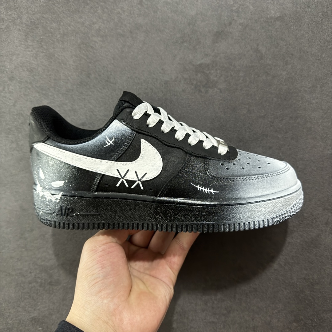 【定制版】Nike Air Force 1 Low 07 渐变白黑 原楦头原纸板 打造纯正低帮空军版型 专注外贸渠道 全掌内置蜂窝气垫 原盒配件 原厂中底钢印、拉帮完美 货号:CW2288 018 尺码:36 36.5 37.5 38 38.5 39 40 40.5 41 42 42.5 43 44 44.5 45-选品中心