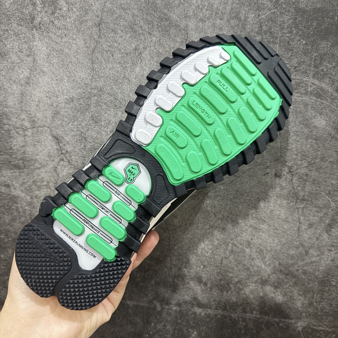 图片[9]-【纯原版】Comme Des Garcons Homme Plus x Nk Air Max TL 2.5 Pack 川久保玲联名气垫跑鞋 纯原版本 鞋款采用透气网眼布和皮革材料 确保了穿着的轻盈与耐用 前掌和后跟上的迷你 Swoosh 标志 彰显了 Nike 品牌的经典元素 后跟和鞋垫上有 CDG 品牌标识 进一步强调了此次的合作身份 货号： FZ4110-100  尺码：36 3675 37.5 38 38.5 39 40 40.5 41 42 42.5 43 44 45-选品中心