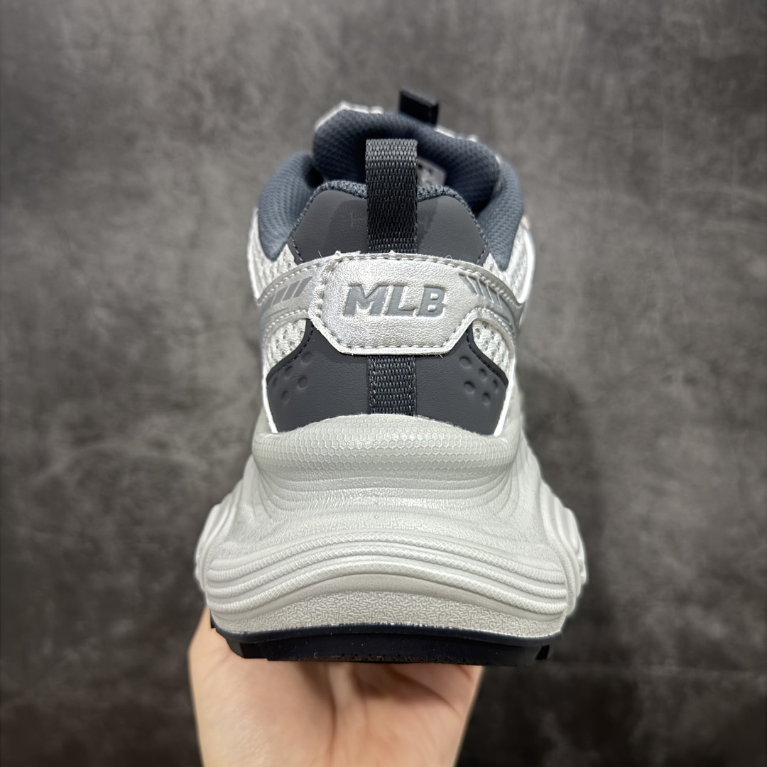 图片[4]-【纯原订单】MLB Winner Chunky 25新款 NY百搭舒适休闲潮流运动厚底增高 防滑耐磨 低帮 老爹鞋 男女同款 银色 潮流厚底时尚街头赛博老爹鞋 MLB官方同步出货 虞书欣等众多潮流明星同款 高弹双层MD大底 原楦原档案数据开发版型（完美鞋头弧度/后套收口效果🆚市面文案版本‼️） 原厂立体填充鞋舌海绵 中底注胶孔原数据开发模具大底原厂转印标市面上唯一纯原版本 原材料打造 内增高6cm 原厂1：1模具开发 原厂进口纳米材质 原盒雷射防伪标包装 天猫订单品质 官网尺码：35 36 36.5 37.5 38 38.5 39 40 40.5 41 42 42.5 43 44 45-选品中心