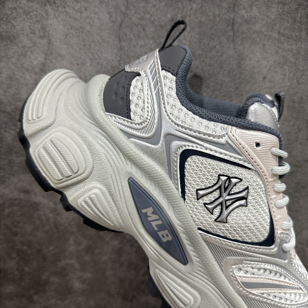 图片[7]-【纯原订单】MLB Winner Chunky 25新款 NY百搭舒适休闲潮流运动厚底增高 防滑耐磨 低帮 老爹鞋 男女同款 银色 潮流厚底时尚街头赛博老爹鞋 MLB官方同步出货 虞书欣等众多潮流明星同款 高弹双层MD大底 原楦原档案数据开发版型（完美鞋头弧度/后套收口效果🆚市面文案版本‼️） 原厂立体填充鞋舌海绵 中底注胶孔原数据开发模具大底原厂转印标市面上唯一纯原版本 原材料打造 内增高6cm 原厂1：1模具开发 原厂进口纳米材质 原盒雷射防伪标包装 天猫订单品质 官网尺码：35 36 36.5 37.5 38 38.5 39 40 40.5 41 42 42.5 43 44 45-选品中心