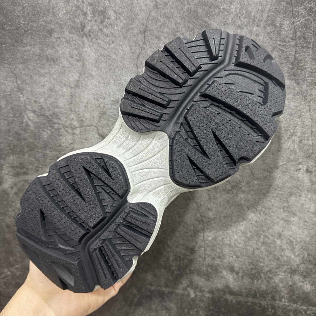 图片[9]-【纯原订单】MLB Winner Chunky 25新款 NY百搭舒适休闲潮流运动厚底增高 防滑耐磨 低帮 老爹鞋 男女同款 银色 潮流厚底时尚街头赛博老爹鞋 MLB官方同步出货 虞书欣等众多潮流明星同款 高弹双层MD大底 原楦原档案数据开发版型（完美鞋头弧度/后套收口效果🆚市面文案版本‼️） 原厂立体填充鞋舌海绵 中底注胶孔原数据开发模具大底原厂转印标市面上唯一纯原版本 原材料打造 内增高6cm 原厂1：1模具开发 原厂进口纳米材质 原盒雷射防伪标包装 天猫订单品质 官网尺码：35 36 36.5 37.5 38 38.5 39 40 40.5 41 42 42.5 43 44 45-选品中心