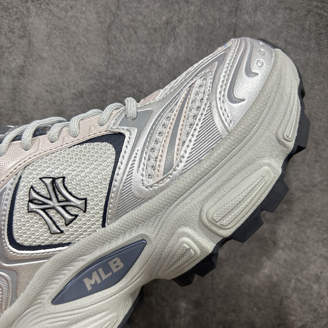 图片[6]-【纯原订单】MLB Winner Chunky 25新款 NY百搭舒适休闲潮流运动厚底增高 防滑耐磨 低帮 老爹鞋 男女同款 银色 潮流厚底时尚街头赛博老爹鞋 MLB官方同步出货 虞书欣等众多潮流明星同款 高弹双层MD大底 原楦原档案数据开发版型（完美鞋头弧度/后套收口效果🆚市面文案版本‼️） 原厂立体填充鞋舌海绵 中底注胶孔原数据开发模具大底原厂转印标市面上唯一纯原版本 原材料打造 内增高6cm 原厂1：1模具开发 原厂进口纳米材质 原盒雷射防伪标包装 天猫订单品质 官网尺码：35 36 36.5 37.5 38 38.5 39 40 40.5 41 42 42.5 43 44 45-选品中心