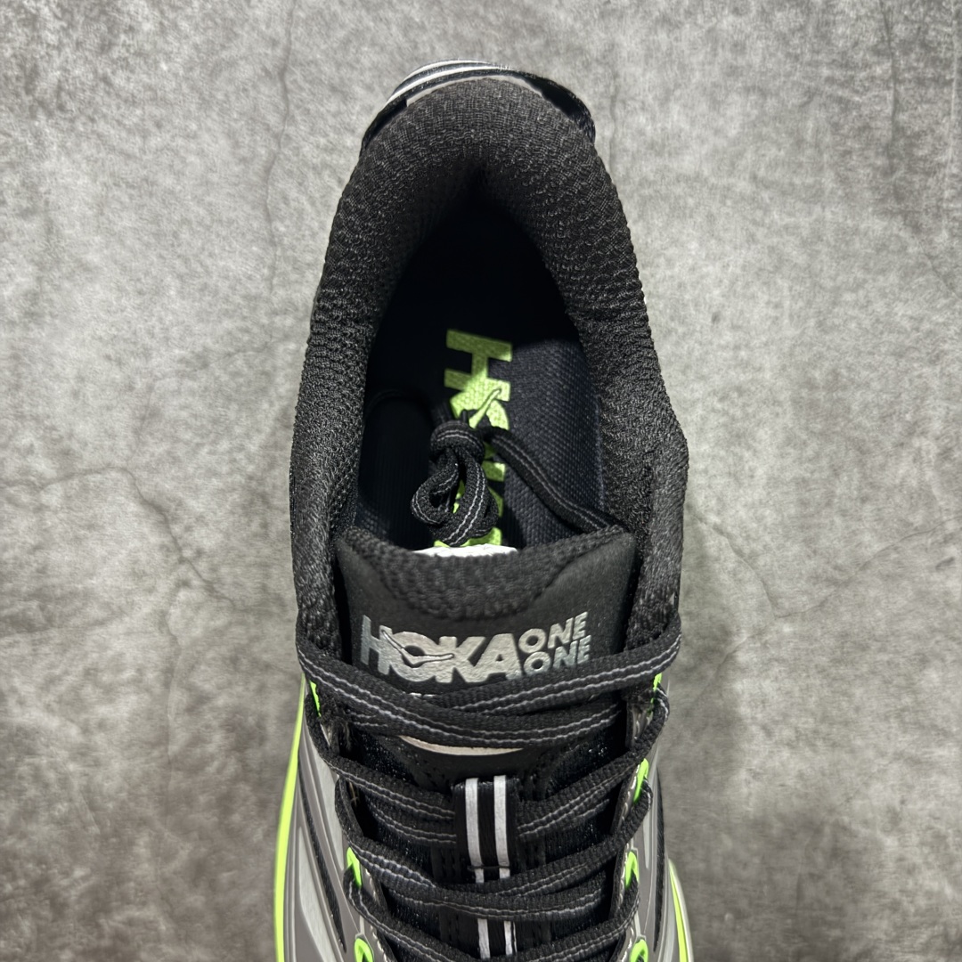 图片[8]-【公司级】HOKA ONE ONE Mafate Speed 2 Low 玛法特2代系列低帮轻量户外越野休闲运动慢跑鞋 HOKA ONE ONE 最近推出了一个胶囊系列 Origin Story 这个系列里的 Mafate Speed 2 可以说让我日思夜想有一阵子了 最近终于拔草 让我来分享一下这双也是上脚赞到爆的越野跑鞋吧 以阿尔卑斯山脉作为主题将亮黄色与蓝色调覆盖在这经典轮廓之上 配色的呈现效果相当亮眼 以至于很多人买这个配色是用来日常搭配的 鞋面采用超轻的无缝架构 轻薄的TPU贴在透气的鞋面材料上 减轻重量同时也保证了支撑性 鞋底则采用滚动平衡技术 引导跑者回归自然步态 祖传的神奇EVA材质中底依旧是一如既往地表现优秀 能提供充足的缓震 作为HOKA家的越野跑鞋 VIBRAM 橡胶大底也是必不可少的 即便在复杂湿滑的地形 依旧能有良好的抓地力及稳定性 鞋带采用了弹性不易松脱的扁宽弹性鞋带 前掌与中掌部分也进行了加宽 也更加适合亚洲人的脚型 是一款十分全面且足够强悍的户外硬核越野鞋 而这双极其亮眼的越野跑鞋恰好又是在江山一百中参赛的UTMB冠军 Ludovic POMMERET 夺冠时穿着的战靴 这就让它变得更加有吸引力了 用来日常搭配的话短裤是基本不挑 长裤我个人推荐阔腿裤 工装裤以及各种长筒牛仔裤都可以 尺码：36 36.5 37.5 38 38.5 39 40 40.5 41 42 42.5 43 44 44.5 45-选品中心