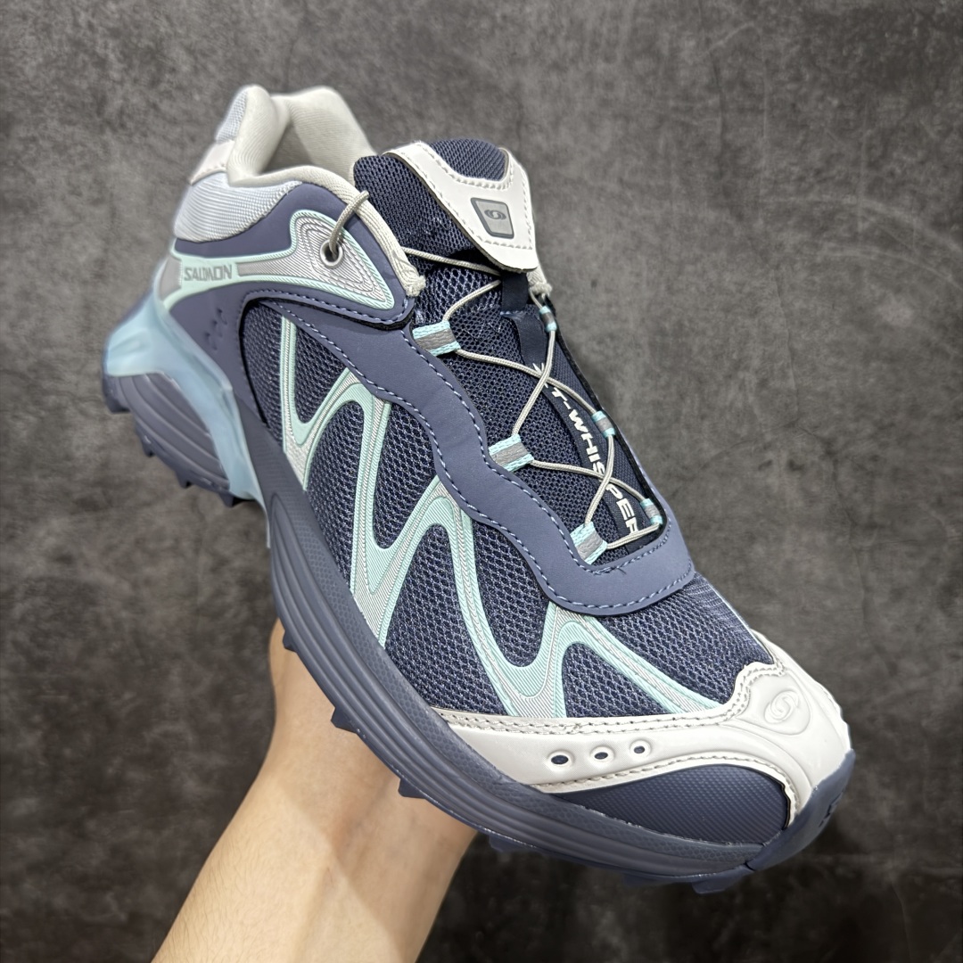 图片[3]-【666版本】SALOMON 萨洛蒙 XT-WHISPER 舒适百搭耐磨轻便低帮 休闲越野训练城市通勤跑步鞋 男女同款 灰蓝色 纯原外贸平台特供订单 耗时半年巨作 #全套原纸板楦头开发 #原厂特供网布配套加持 #确保原汁原味 完美呈现版型 #原档数据独家私模五层组合大底 #男女鞋同步官方开发至46 #原装Ortholite轻量化鞋垫 #中底布带钢印编号 原厂TPU锁扣 #进口港宝加持 后跟自然饱满 还原公司包裹性 #鞋面采用SENSIFT贴合技术 #全方位贴合包裹脚型 #鞋跟部鞋底牵引设计 #提供强大的抓地性能 #更适应野外崎岖不平的道路 #基于 SALOMON 初代 XT 鞋身造型并搭载 4D ADVANCED CHASSIS™ 大底打造而成 为这款 XT-WHISPER 带来了多项足部控制与保护等功能性 如在运动过程中控制左右晃动的过程而提高稳定性、改善长途越野过程中足中到足尖的过渡、提高感知岩石的精确度以抵抗尖锐物体对脚底的伤害以及采用动态缓冲来增强穿着舒适感 从而减轻疲劳感 使 XT-WHISPER 成为一双舒适且安全的户外之履 货号：479790 尺码：36 36.5 37.5 38 38.5 39 40 40.5 41 42 42.5 43 44 45 46-选品中心