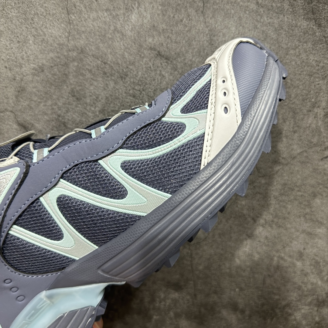 图片[6]-【666版本】SALOMON 萨洛蒙 XT-WHISPER 舒适百搭耐磨轻便低帮 休闲越野训练城市通勤跑步鞋 男女同款 灰蓝色 纯原外贸平台特供订单 耗时半年巨作 #全套原纸板楦头开发 #原厂特供网布配套加持 #确保原汁原味 完美呈现版型 #原档数据独家私模五层组合大底 #男女鞋同步官方开发至46 #原装Ortholite轻量化鞋垫 #中底布带钢印编号 原厂TPU锁扣 #进口港宝加持 后跟自然饱满 还原公司包裹性 #鞋面采用SENSIFT贴合技术 #全方位贴合包裹脚型 #鞋跟部鞋底牵引设计 #提供强大的抓地性能 #更适应野外崎岖不平的道路 #基于 SALOMON 初代 XT 鞋身造型并搭载 4D ADVANCED CHASSIS™ 大底打造而成 为这款 XT-WHISPER 带来了多项足部控制与保护等功能性 如在运动过程中控制左右晃动的过程而提高稳定性、改善长途越野过程中足中到足尖的过渡、提高感知岩石的精确度以抵抗尖锐物体对脚底的伤害以及采用动态缓冲来增强穿着舒适感 从而减轻疲劳感 使 XT-WHISPER 成为一双舒适且安全的户外之履 货号：479790 尺码：36 36.5 37.5 38 38.5 39 40 40.5 41 42 42.5 43 44 45 46-选品中心